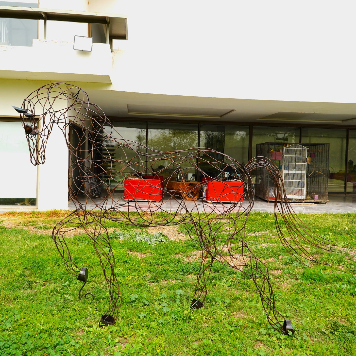 Gabarit Cheval en Métal Recyclé – Sculpture Monumentale