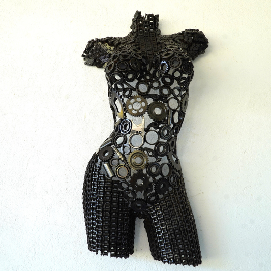 Buste sculpture femme en métal recyclé | sculpture artisanale décorative | 79 × 43 × 21 cm | pièce unique écoresponsable | installation simple