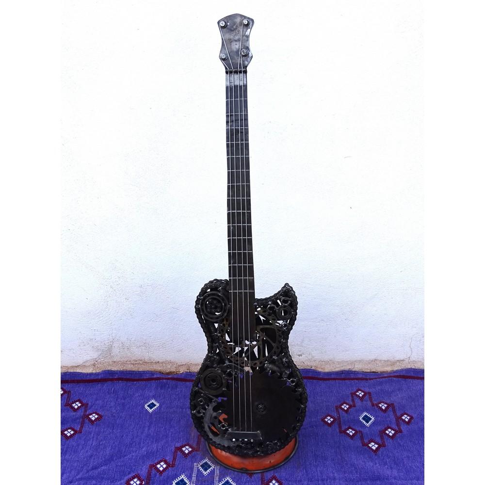 Sculpture en metal, guitare en metal, guitare en métal, guitare métallique, guitare déco, guitare mur deco, guitare mur, guitare decorative, guitare décoration murale, guitare décoration, decoration guitare, guitare pour metal, guitare métal, guitar metal, guitare electrique metal, deco guitare murale, deco guitare.