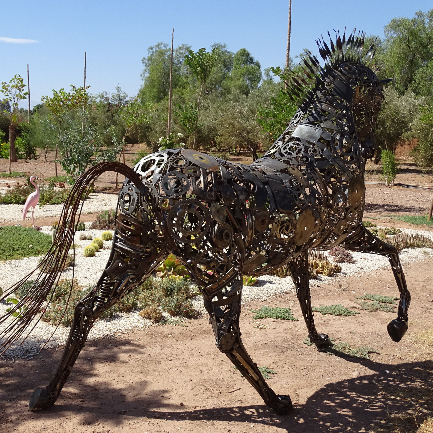 Sculpture en metal , cheval de metal, cheval mécanique, cheval mecanique, tete de cheval, statue cheval extérieur, statue cheval jardin, sculpture animaux, tête de cheval, sculpture cheval, statue cheval, cheval cabré, statue cheval, cheval cabre, sculpture cheval, statue equestre, cheval en bronze, decoration cheval, sculpture metal, deco jardin metal, deco jardin, décoration fer forgé extérieur, decoration exterieur, sculpture metal jardin.