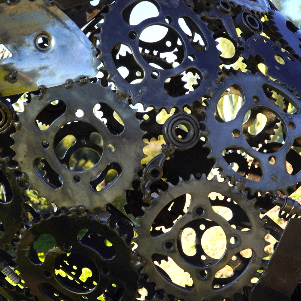 Sculpture monumentale cheval cabré en métal recyclé œuvre d’art animalière