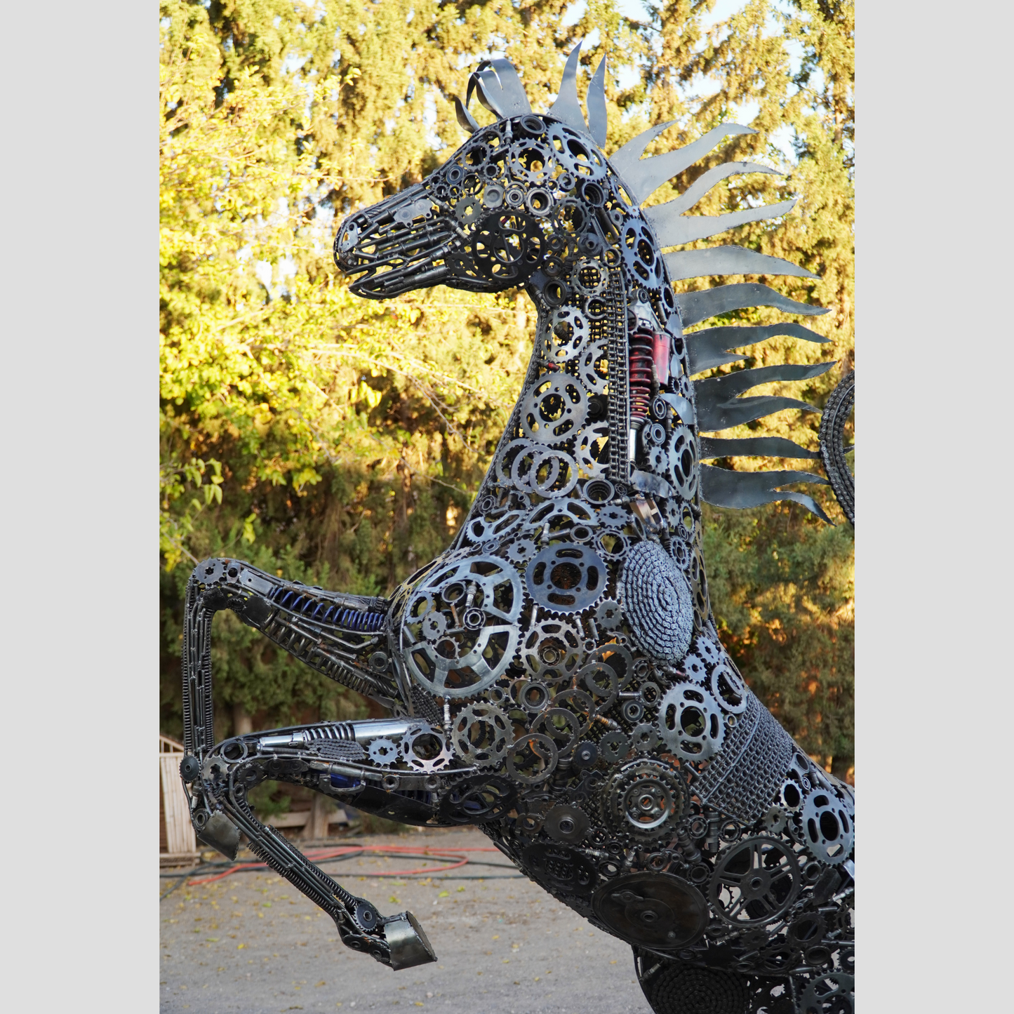 sculpture metal jardin,logo ferrari, ferrari logo, logo cheval, logo voiture cheval, logo cheval voiture, cheval ferrari, cheval cabré ferrari,Sculpture en metal , cheval de metal, cheval mécanique, cheval mecanique, tete de cheval, statue cheval extérieur, statue cheval jardin, sculpture animaux, tête de cheval, sculpture cheval, statue cheval, cheval cabré, statue cheval, cheval cabre, sculpture cheval, cheval de metal, decoration cheval, sculpture metal.