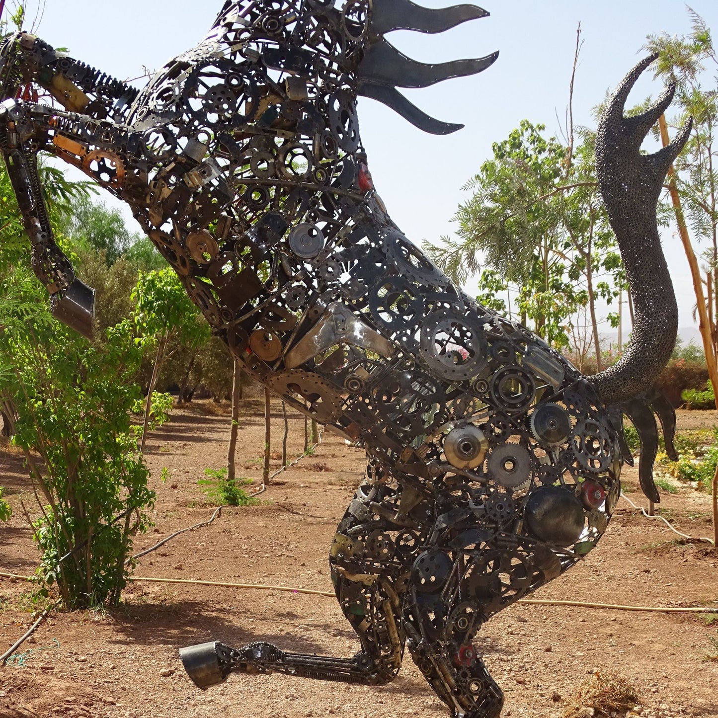 sculpture metal jardin,logo ferrari, ferrari logo, logo cheval, logo voiture cheval, logo cheval voiture, cheval ferrari, cheval cabré ferrari,Sculpture en metal , cheval de metal, cheval mécanique, cheval mecanique, tete de cheval, statue cheval extérieur, statue cheval jardin, sculpture animaux, tête de cheval, sculpture cheval, statue cheval, cheval cabré, statue cheval, cheval cabre, sculpture cheval, cheval de metal, decoration cheval, sculpture metal.