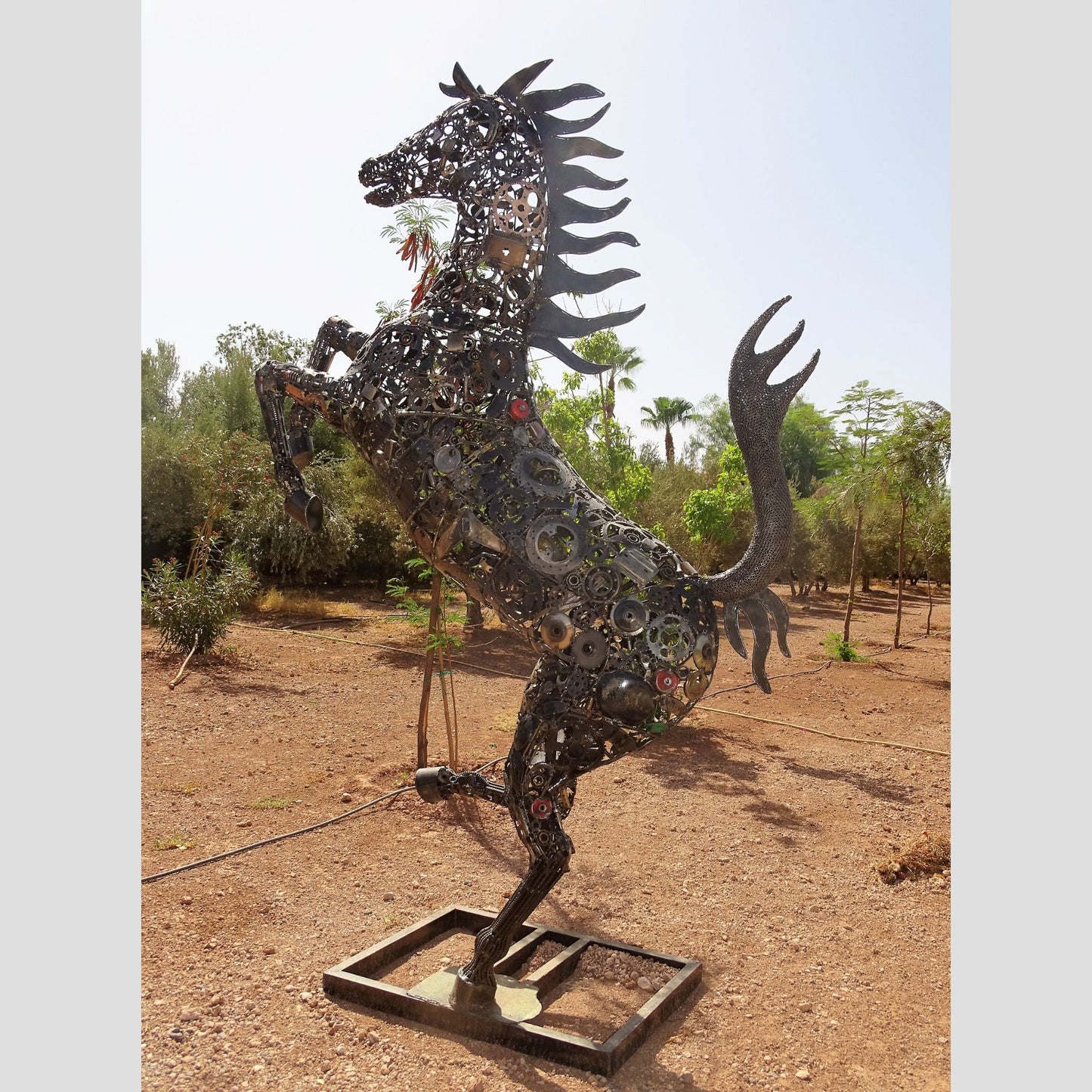 sculpture metal jardin,logo ferrari, ferrari logo, logo cheval, logo voiture cheval, logo cheval voiture, cheval ferrari, cheval cabré ferrari,Sculpture en metal , cheval de metal, cheval mécanique, cheval mecanique, tete de cheval, statue cheval extérieur, statue cheval jardin, sculpture animaux, tête de cheval, sculpture cheval, statue cheval, cheval cabré, statue cheval, cheval cabre, sculpture cheval, cheval de metal, decoration cheval, sculpture metal.