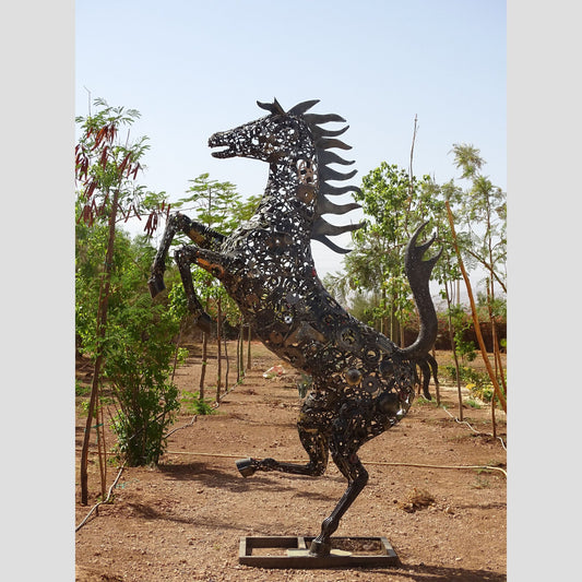sculpture metal jardin,logo ferrari, ferrari logo, logo cheval, logo voiture cheval, logo cheval voiture, cheval ferrari, cheval cabré ferrari,Sculpture en metal , cheval de metal, cheval mécanique, cheval mecanique, tete de cheval, statue cheval extérieur, statue cheval jardin, sculpture animaux, tête de cheval, sculpture cheval, statue cheval, cheval cabré, statue cheval, cheval cabre, sculpture cheval, cheval de metal, decoration cheval, sculpture metal.