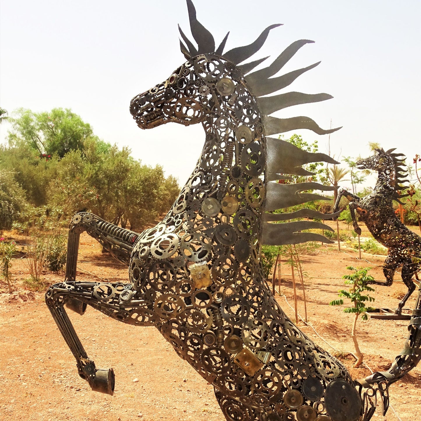 sculpture metal jardin, logo ferrari, ferrari logo, logo cheval, logo voiture cheval, logo cheval voiture, cheval ferrari, cheval cabré ferrari,Sculpture en metal , cheval de metal, cheval mécanique, cheval mecanique, tete de cheval, statue cheval extérieur, statue cheval jardin, sculpture animaux, tête de cheval, sculpture cheval, statue cheval, cheval cabré, statue cheval, cheval cabre, sculpture cheval, cheval de metal, decoration cheval, sculpture metal.