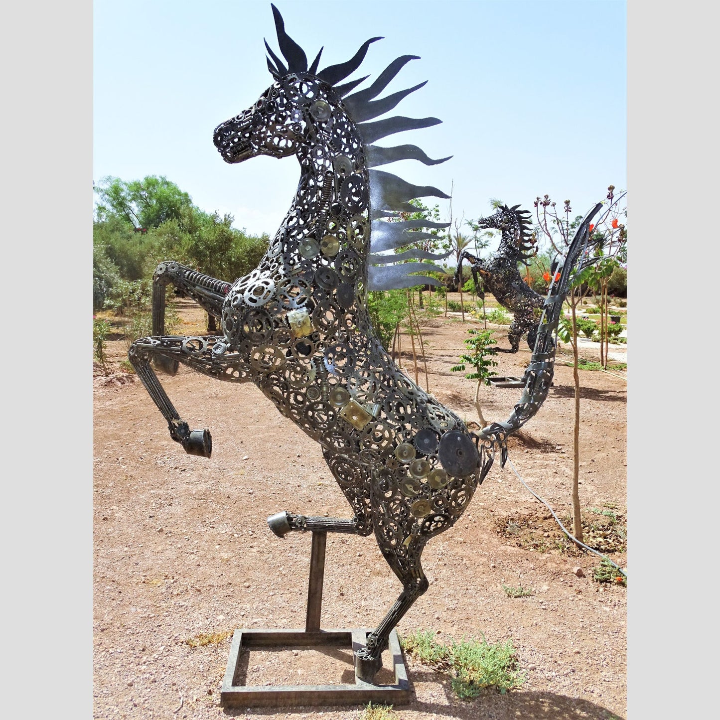 sculpture metal jardin, logo ferrari, ferrari logo, logo cheval, logo voiture cheval, logo cheval voiture, cheval ferrari, cheval cabré ferrari,Sculpture en metal , cheval de metal, cheval mécanique, cheval mecanique, tete de cheval, statue cheval extérieur, statue cheval jardin, sculpture animaux, tête de cheval, sculpture cheval, statue cheval, cheval cabré, statue cheval, cheval cabre, sculpture cheval, cheval de metal, decoration cheval, sculpture metal.