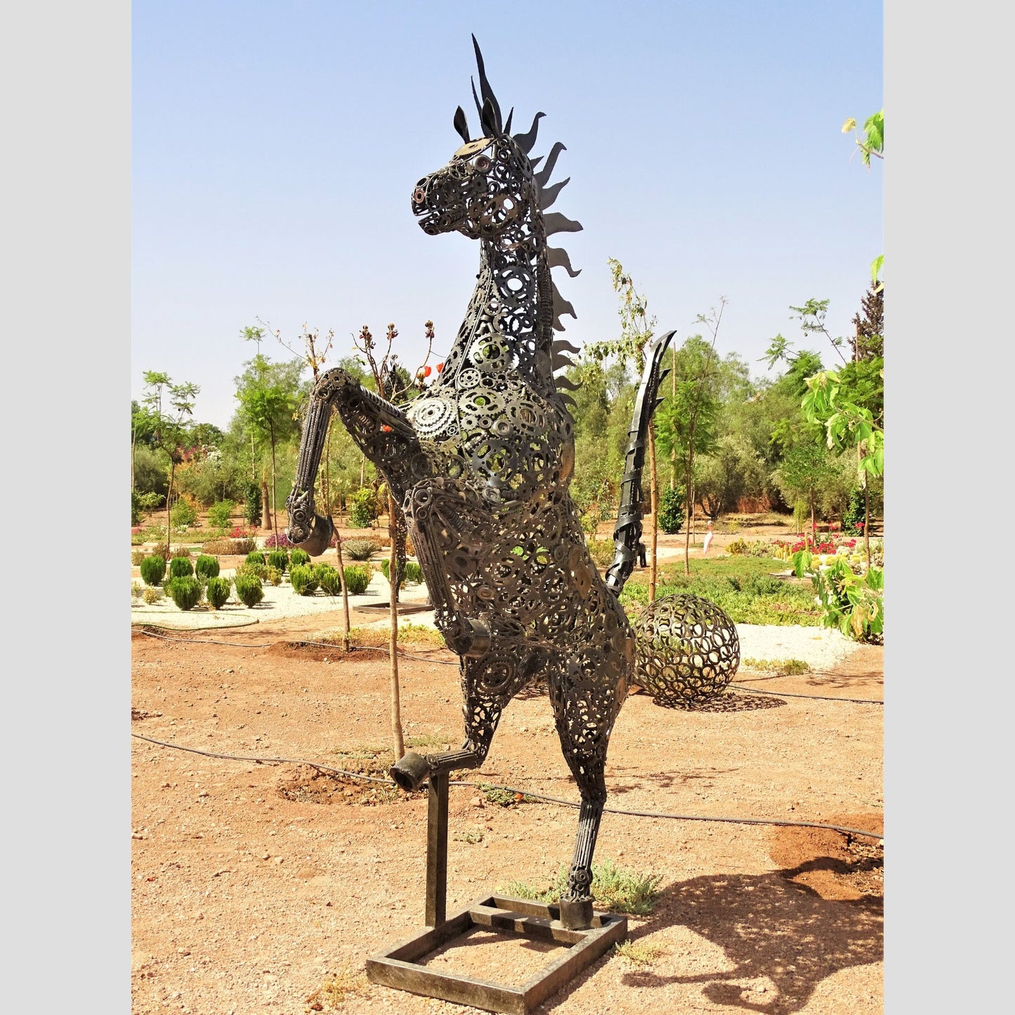 sculpture metal jardin, logo ferrari, ferrari logo, logo cheval, logo voiture cheval, logo cheval voiture, cheval ferrari, cheval cabré ferrari,Sculpture en metal , cheval de metal, cheval mécanique, cheval mecanique, tete de cheval, statue cheval extérieur, statue cheval jardin, sculpture animaux, tête de cheval, sculpture cheval, statue cheval, cheval cabré, statue cheval, cheval cabre, sculpture cheval, cheval de metal, decoration cheval, sculpture metal.