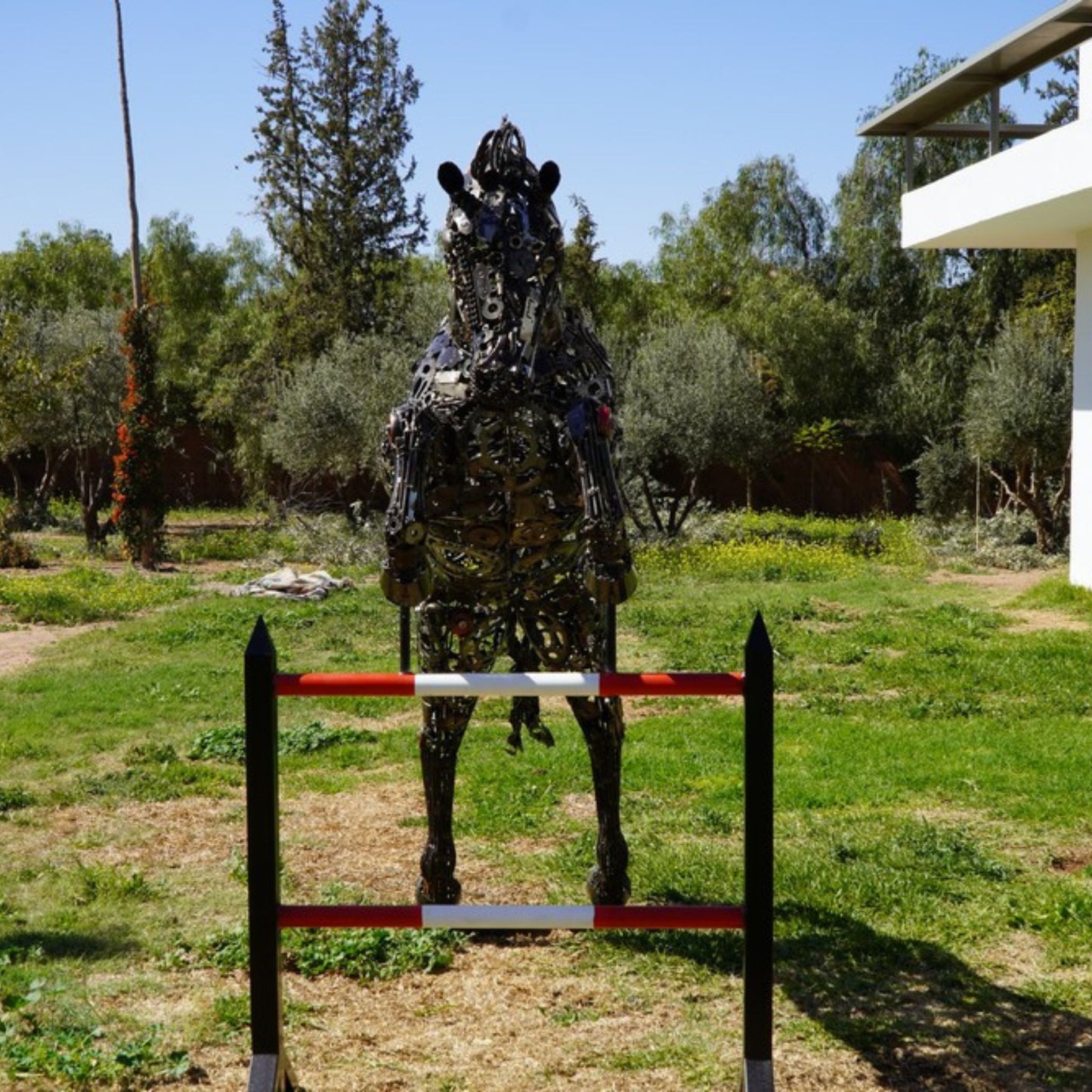 Sculpture en metal , cheval de metal, cheval mécanique, cheval mecanique, tete de cheval, statue cheval extérieur, statue cheval jardin, sculpture animaux, tête de cheval, sculpture cheval, statue cheval, cheval cabré, statue cheval, cheval cabre, sculpture cheval, cheval de metal, statue equestre, , cheval en bronze, decoration cheval, sculpture metal, deco jardin metal, deco jardin, décoration fer forgé extérieur, decoration exterieur, sculpture metal jardin, saut d’obstacle.