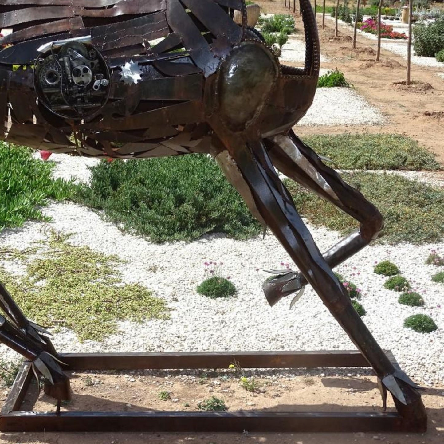 Sculpture en metal , cheval de metal, cheval mécanique, cheval mecanique, tete de cheval, statue cheval extérieur, statue cheval jardin, sculpture animaux, tête de cheval, sculpture cheval, statue cheval, cheval cabré, statue cheval, cheval cabre, sculpture cheval, statue equestre, , cheval en bronze, decoration cheval, sculpture metal, deco jardin metal, deco jardin, décoration fer forgé extérieur, decoration exterieur, sculpture metal jardin.
