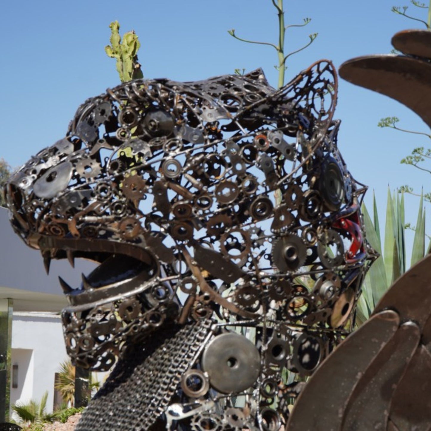 sculpture lion, lion sculpture, lion, sculpture tete de lion, tete de lion sculpture, statue lion, sculpture jardin, statue exterieur, statue de jardin, lion decoration, deco roi lion, deco lion, lion metal, decoration animaux, animaux en métal recyclé, deco metal jardin, sculpture acier, statue animaux, sculpture exterieur, animaux deco jardin en metal, animaux en métal, décoration, animaux en métal recyclé.