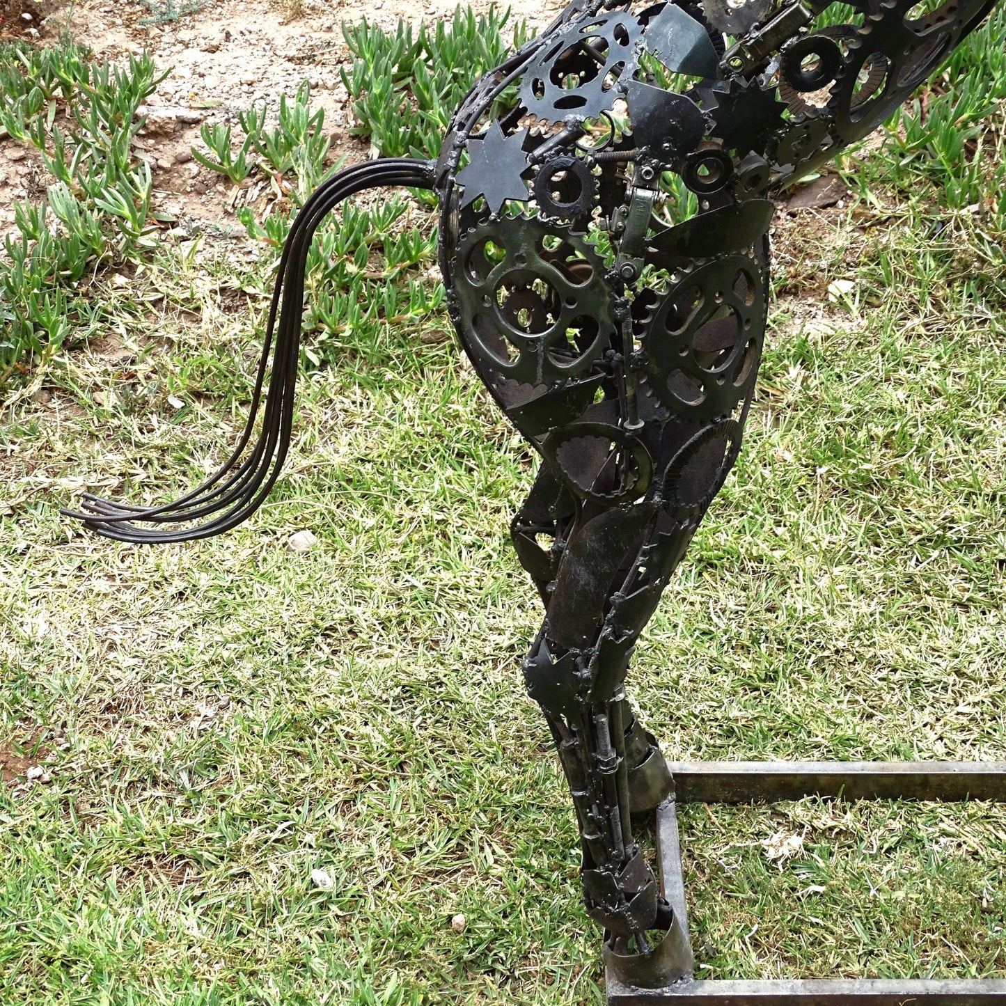 Sculpture en metal, cheval de metal, cheval mécanique, cheval mecanique, tete de cheval, statue cheval extérieur, statue cheval jardin, sculpture animaux, tête de cheval, sculpture cheval, cheval cabré, statue cheval, cheval cabre, sculpture cheval, statue equestre, cheval en bronze, decoration cheval, sculpture metal, deco jardin metal, deco jardin, décoration fer forgé extérieur, decoration exterieur, logo ferrari, ferrari logo, logo cheval, logo voiture cheval, logo cheval voiture, cheval cabré ferrari.