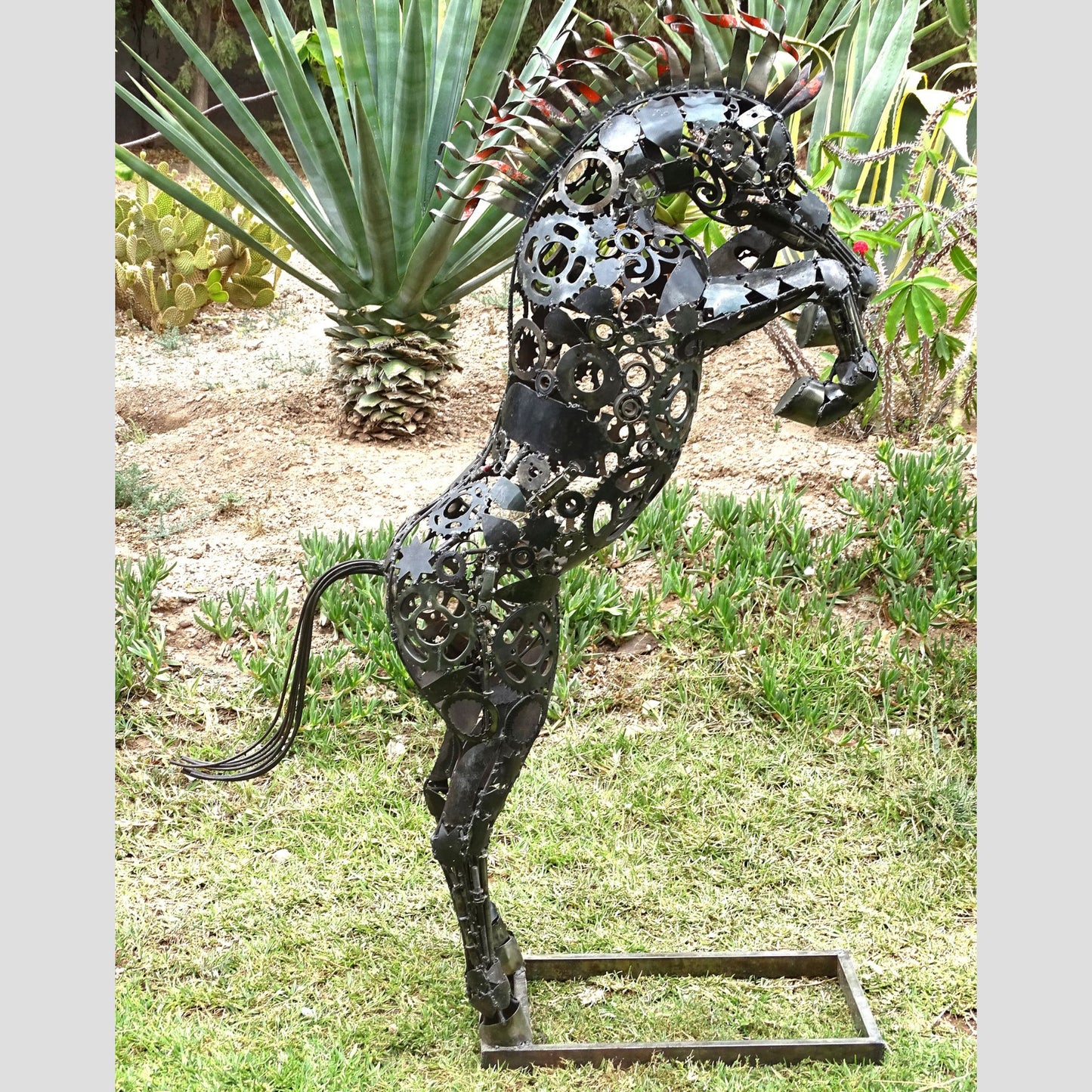 Sculpture en metal, cheval de metal, cheval mécanique, cheval mecanique, tete de cheval, statue cheval extérieur, statue cheval jardin, sculpture animaux, tête de cheval, sculpture cheval, cheval cabré, statue cheval, cheval cabre, sculpture cheval, statue equestre, cheval en bronze, decoration cheval, sculpture metal, deco jardin metal, deco jardin, décoration fer forgé extérieur, decoration exterieur, logo ferrari, ferrari logo, logo cheval, logo voiture cheval, logo cheval voiture, cheval cabré ferrari.