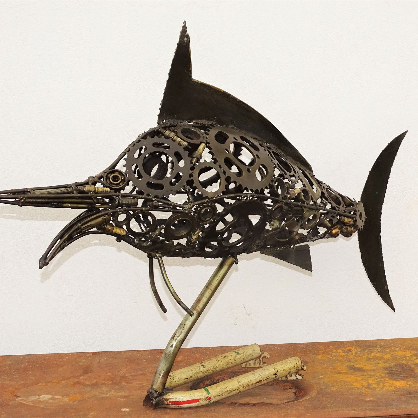 sculpture poisson, sculpture poisson modern, poisson sculpture, sculpture poisson métal, sculpture poisson argile, poisson artiste, sculpture poisson metal, poisson metal, poisson decoratif, sculpture poisson moderne, statue poisson, deco poisson, poisson en fer forgé, poisson fer, poisson d'argent, poisson, sculpture metal, sculpture en metal, sculpture métal recyclé, sculptures.