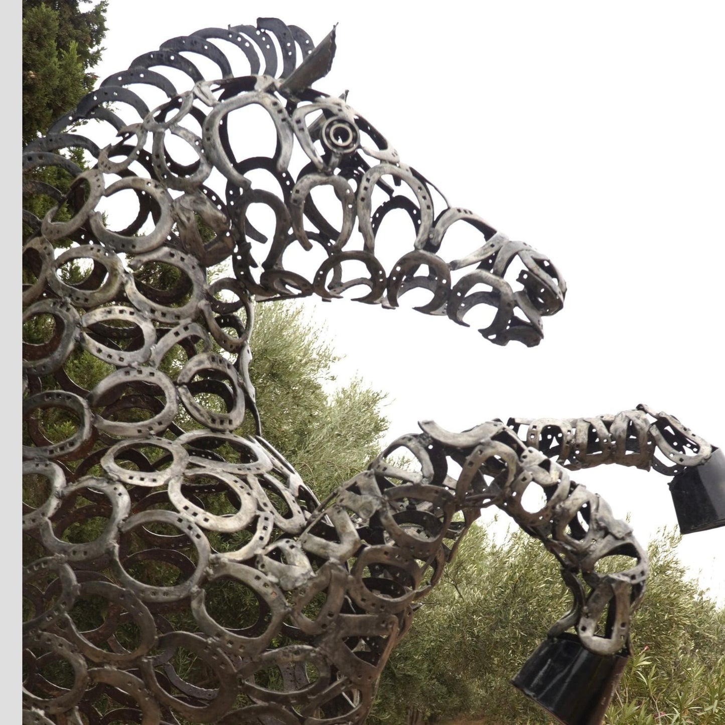 Sculpture en metal, cheval de metal, cheval mécanique, cheval mecanique, tete de cheval, statue cheval extérieur, statue cheval jardin, sculpture animaux, tête de cheval, sculpture cheval, cheval cabré, statue cheval, cheval cabre, sculpture cheval, statue equestre, cheval en bronze, decoration cheval, sculpture metal, deco jardin metal, deco jardin, décoration fer forgé extérieur, decoration exterieur, logo ferrari, ferrari logo, logo cheval, logo voiture cheval, logo cheval voiture, cheval cabré ferrari.
