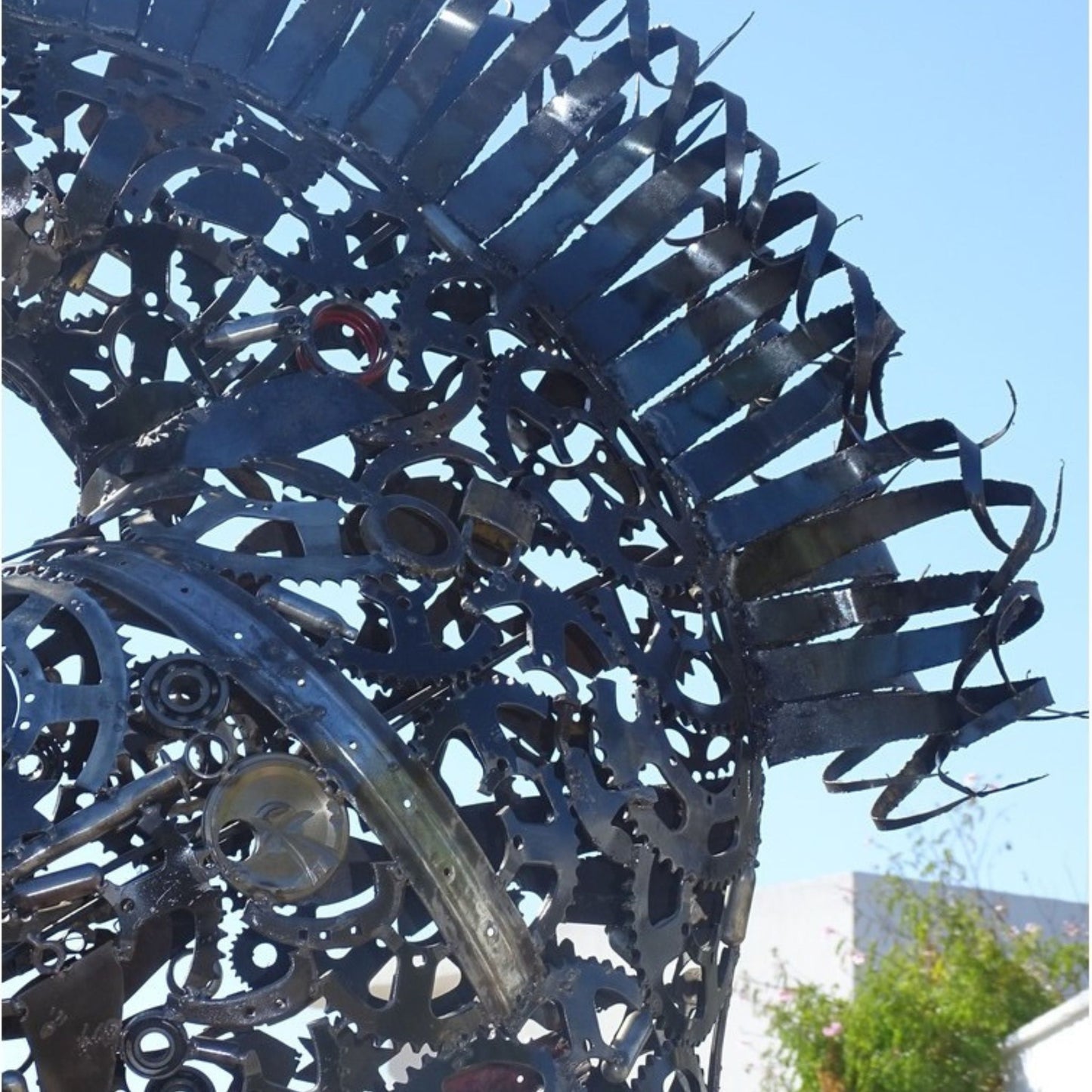 Sculpture en metal, cheval de metal, cheval mécanique, cheval mecanique, tete de cheval, statue cheval extérieur, statue cheval jardin, sculpture animaux, tête de cheval, sculpture cheval, cheval cabré, statue cheval, cheval cabre, sculpture cheval, statue equestre, cheval en bronze, decoration cheval, sculpture metal, deco jardin metal, deco jardin, décoration fer forgé extérieur, decoration exterieur, logo cheval, cheval cabré ferrari, sculpture métal recyclé, sculpture art, sculpture en fer soudé.