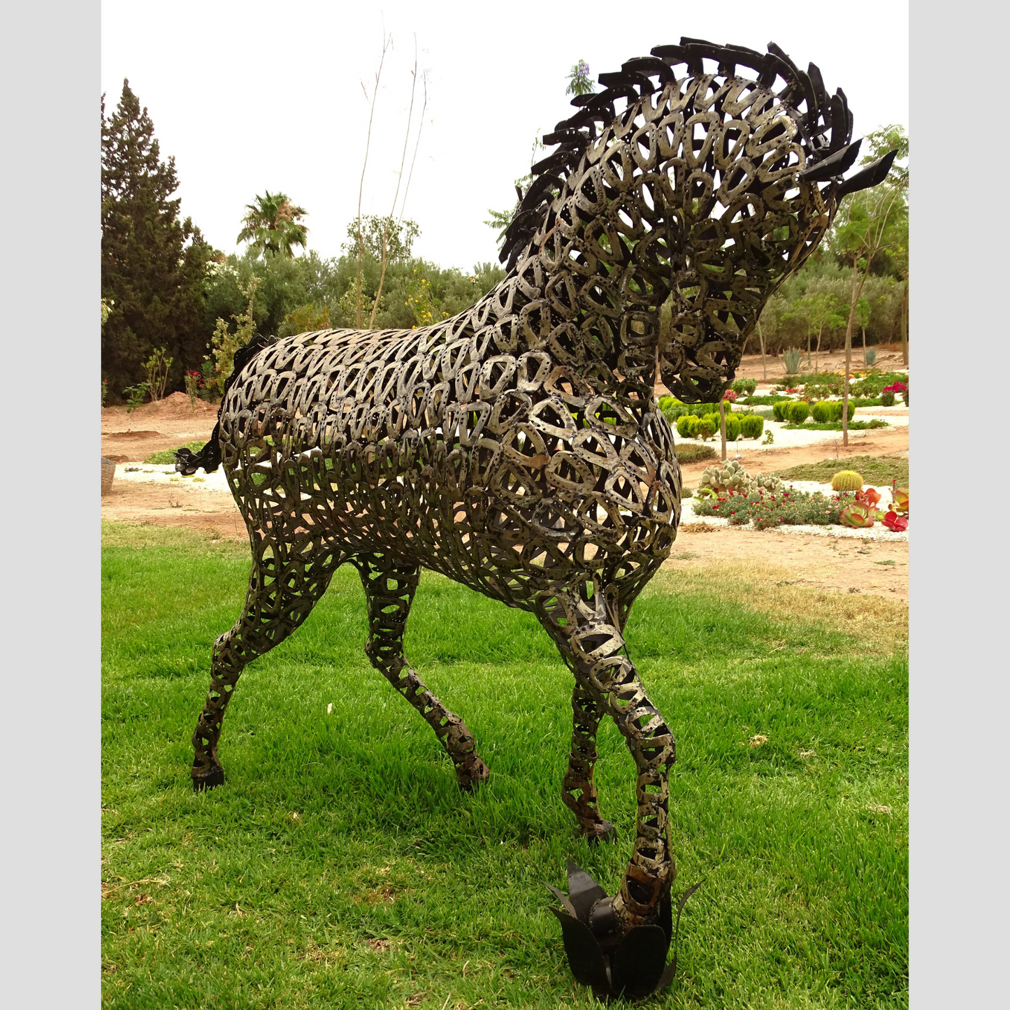 Sculpture en metal , cheval de metal, cheval mécanique, cheval mecanique, tete de cheval, statue cheval extérieur, statue cheval jardin, sculpture animaux, tête de cheval, sculpture cheval, statue cheval, cheval cabré, statue cheval, cheval cabre, sculpture cheval, cheval de metal, statue equestre, , cheval en bronze, decoration cheval, sculpture metal, deco jardin metal, deco jardin, décoration fer forgé extérieur, decoration exterieur, sculpture metal jardin.