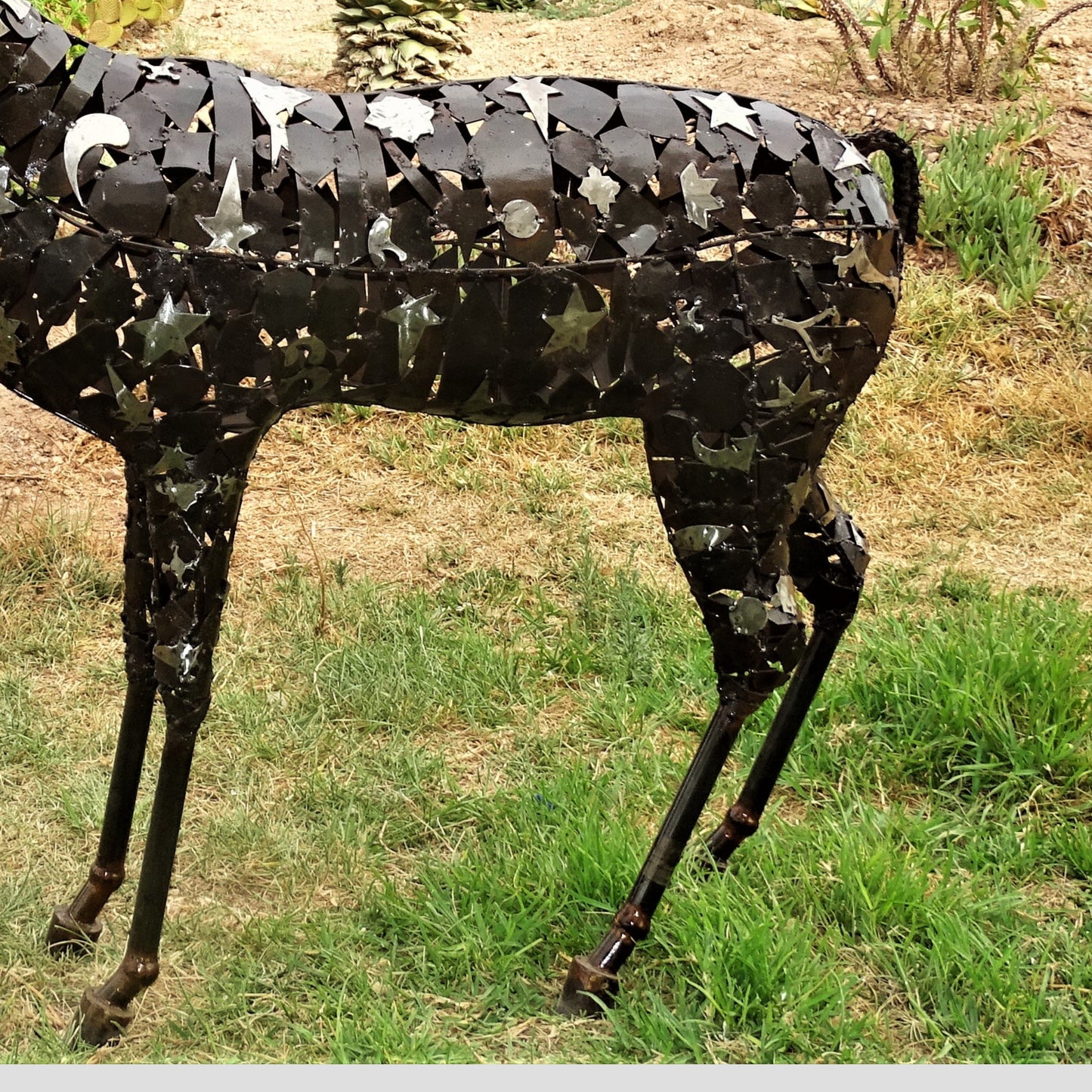 sculpture chevreuil métal recyclé, statue chevreuil décoration jardin, chevreuil en fer forgé, art animalier métal recyclé, sculpture forêt en métal, décoration extérieure chevreuil, sculpture artisanale en métal, chevreuil fait main métal, sculpture naturelle en métal recyclé, chevreuil déco extérieure, art écologique métal recyclé, sculpture contemporaine animal, animal sauvage métal recyclé.