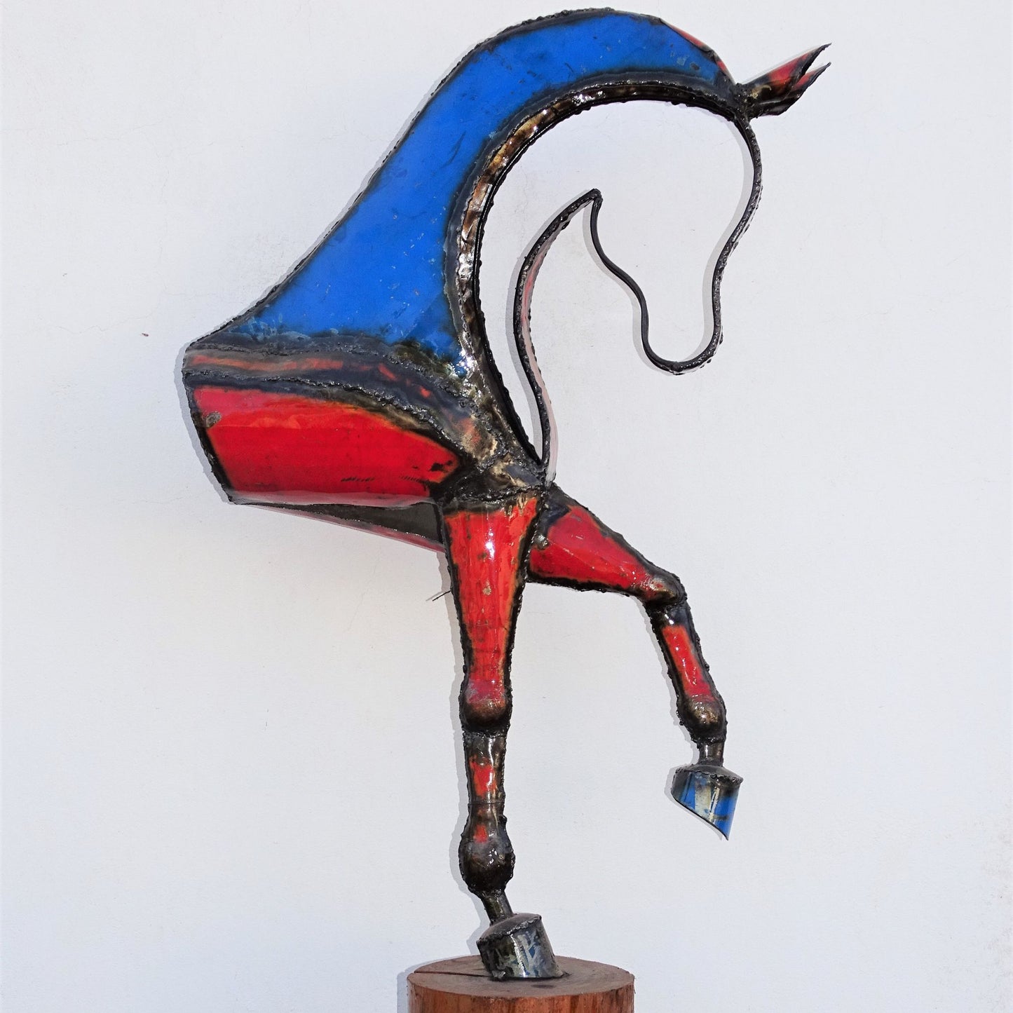 Sculpture en metal , cheval de metal, cheval mécanique, cheval mecanique, statue cheval extérieur, statue cheval jardin, sculpture animaux, sculpture cheval, cheval cabré, statue cheval, sculpture cheval, statue equestre, , cheval en bronze, decoration cheval, sculpture metal, deco jardin metal, deco jardin, décoration fer forgé extérieur, decoration exterieur, sculpture metal jardin, tête de cheval, figurine cheval, tete de cheval, tete cheval, statue cheval, demi pension cheval, demi cheval.