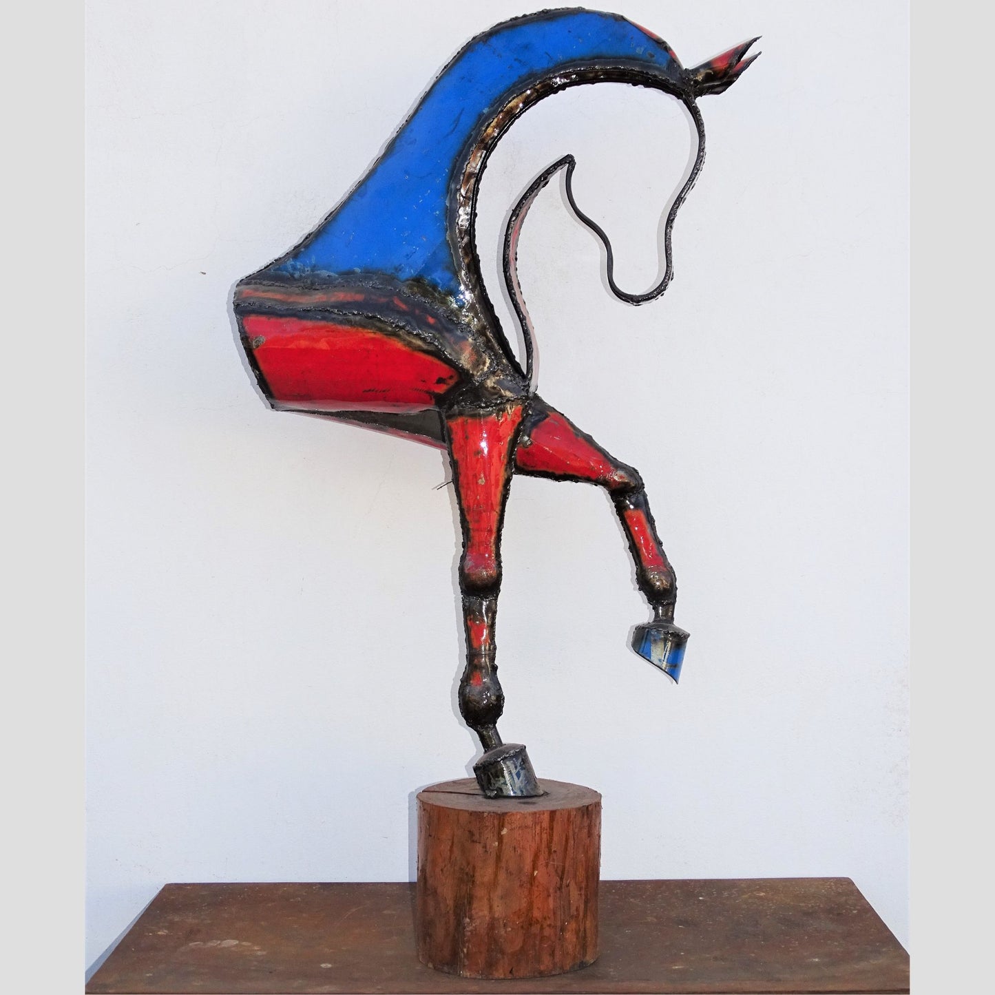 Sculpture en metal , cheval de metal, cheval mécanique, cheval mecanique, statue cheval extérieur, statue cheval jardin, sculpture animaux, sculpture cheval, cheval cabré, statue cheval, sculpture cheval, statue equestre, , cheval en bronze, decoration cheval, sculpture metal, deco jardin metal, deco jardin, décoration fer forgé extérieur, decoration exterieur, sculpture metal jardin, tête de cheval, figurine cheval, tete de cheval, tete cheval, statue cheval, demi pension cheval, demi cheval.