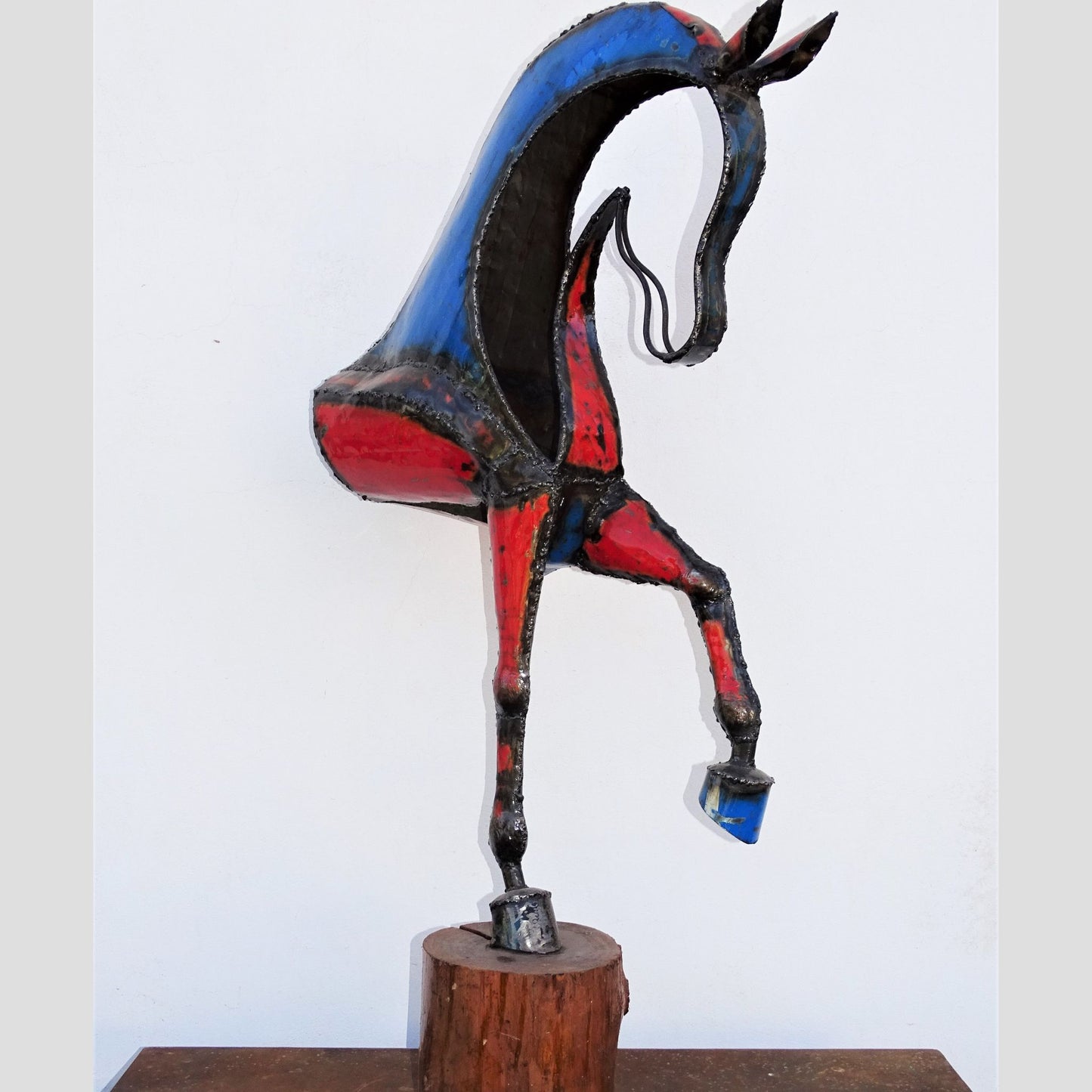 Sculpture en metal , cheval de metal, cheval mécanique, cheval mecanique, statue cheval extérieur, statue cheval jardin, sculpture animaux, sculpture cheval, cheval cabré, statue cheval, sculpture cheval, statue equestre, , cheval en bronze, decoration cheval, sculpture metal, deco jardin metal, deco jardin, décoration fer forgé extérieur, decoration exterieur, sculpture metal jardin, tête de cheval, figurine cheval, tete de cheval, tete cheval, statue cheval, demi pension cheval, demi cheval.