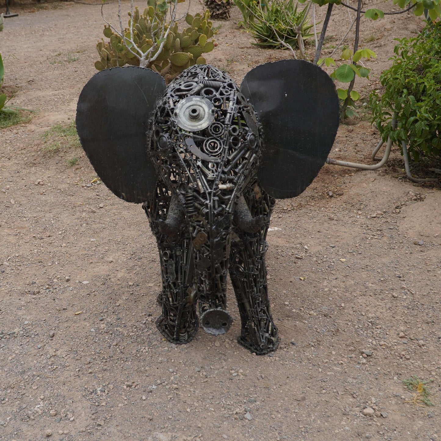 Sculpture en metal, éléphant, statue éléphant , sculpture éléphant, sculpture éléphant moderne, statue elephant, statue elephant jardin,elephant statue, decoration animaux, statue exterieur, sculpture jardin, statue éléphant grande taille jardin, statue éléphant extérieur, decoration elephant, decoration animaux, animaux en métal recyclé, deco metal jardin, sculpture acier, statue animaux, sculpture exterieur, animaux deco jardin en metal, animaux en métal, décoration, animaux en métal recyclé.