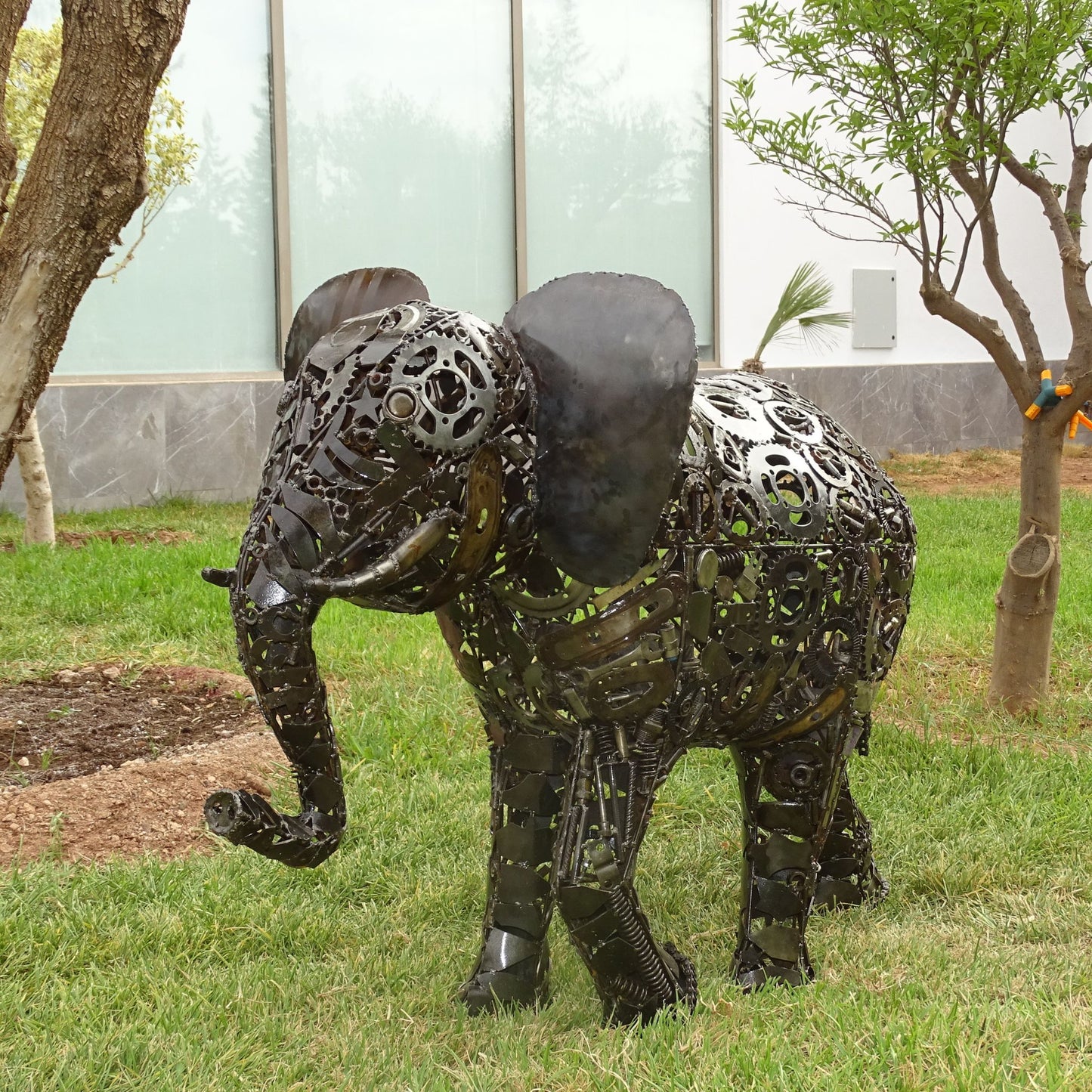 Sculpture en metal, éléphant, statue éléphant , sculpture éléphant, sculpture éléphant moderne, statue elephant, statue elephant jardin,elephant statue, decoration animaux, statue exterieur, sculpture jardin, statue éléphant grande taille jardin, statue éléphant extérieur, decoration elephant, decoration animaux, animaux en métal recyclé, deco metal jardin, sculpture acier, statue animaux, sculpture exterieur, animaux deco jardin en metal, animaux en métal, décoration, animaux en métal recyclé.