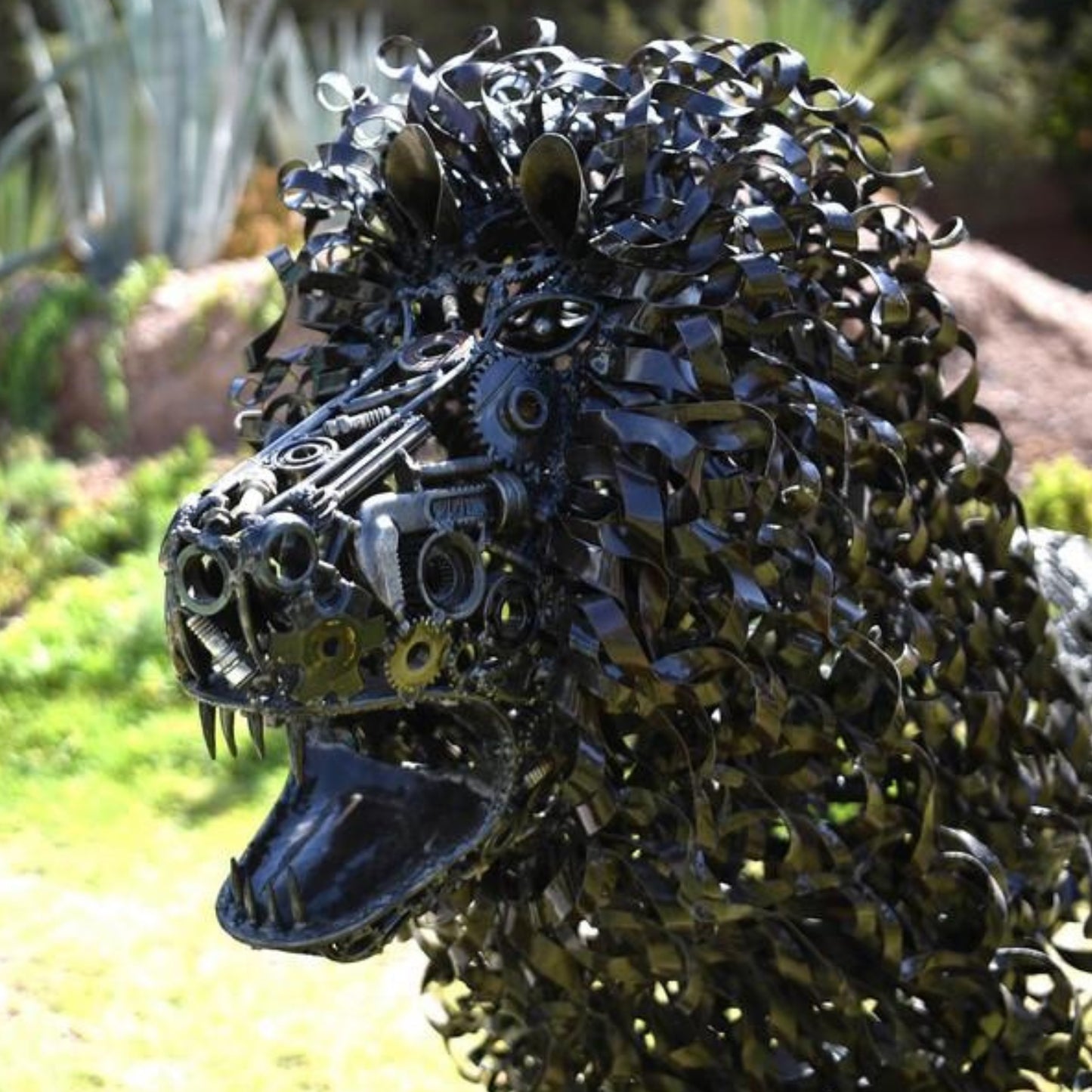 sculpture lion, lion sculpture, lion, sculpture tete de lion, tete de lion sculpture, statue lion, sculpture jardin, statue exterieur, statue de jardin, lion decoration, deco roi lion, deco lion, lion metal, decoration animaux, animaux en métal recyclé, deco metal jardin, sculpture acier, statue animaux, sculpture exterieur, animaux deco jardin en metal, animaux en métal, décoration, animaux en métal recyclé.