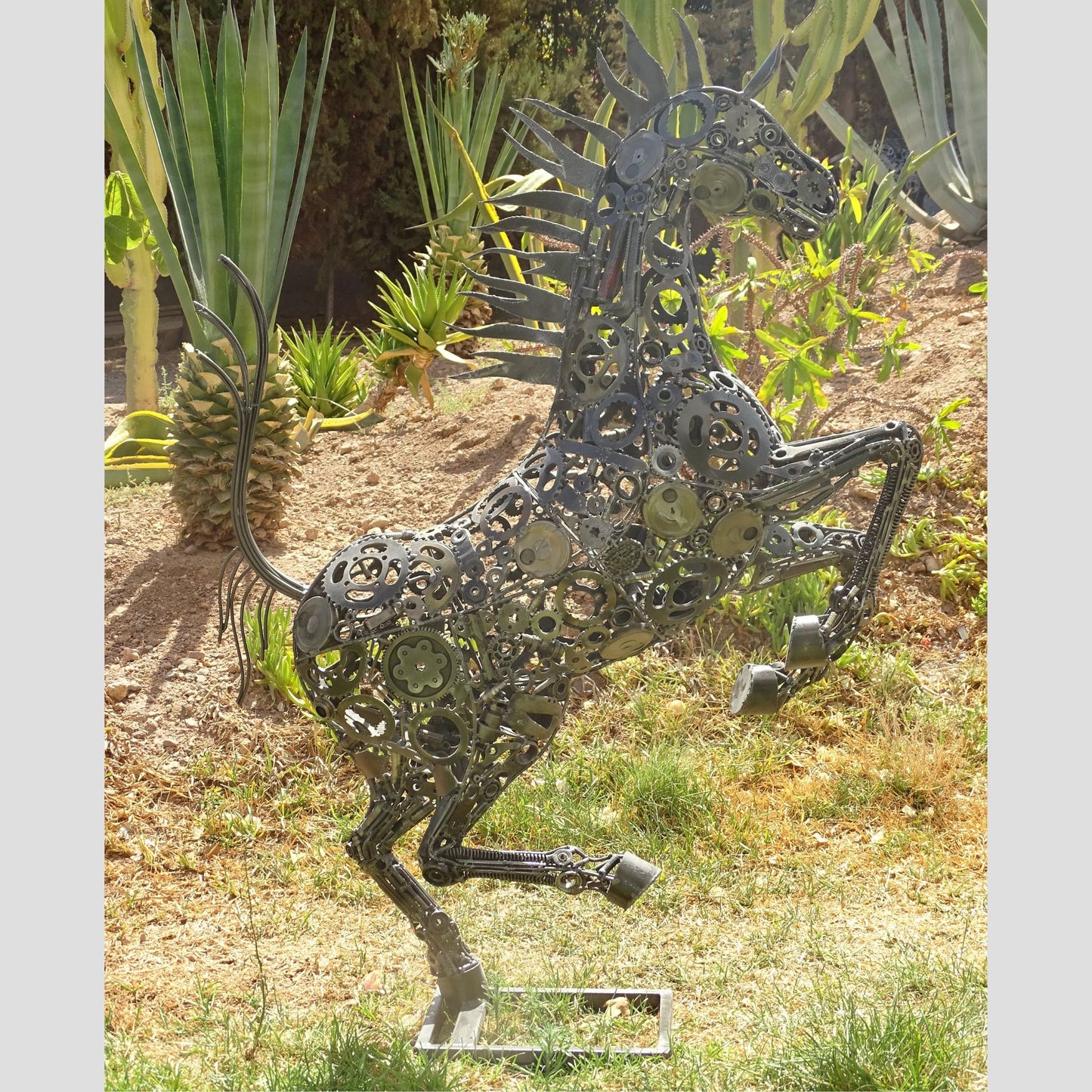 sculpture metal jardin,logo ferrari, ferrari logo, logo cheval, logo voiture cheval, logo cheval voiture, cheval ferrari, cheval cabré ferrari,Sculpture en metal , cheval de metal, cheval mécanique, cheval mecanique, tete de cheval, statue cheval extérieur, statue cheval jardin, sculpture animaux, tête de cheval, sculpture cheval, statue cheval, cheval cabré, statue cheval, cheval cabre, sculpture cheval, cheval de metal, decoration cheval, sculpture metal.