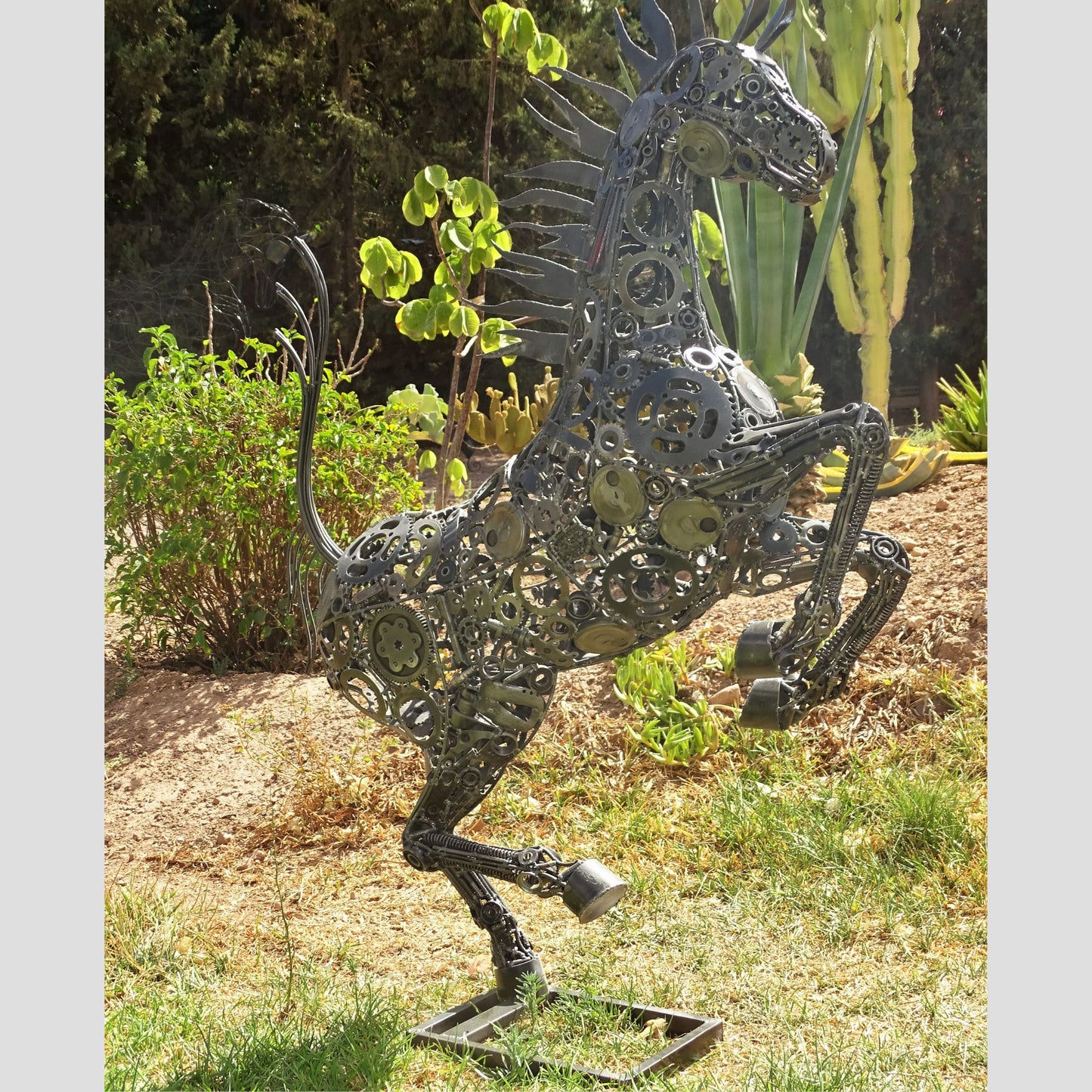 sculpture metal jardin,logo ferrari, ferrari logo, logo cheval, logo voiture cheval, logo cheval voiture, cheval ferrari, cheval cabré ferrari,Sculpture en metal , cheval de metal, cheval mécanique, cheval mecanique, tete de cheval, statue cheval extérieur, statue cheval jardin, sculpture animaux, tête de cheval, sculpture cheval, statue cheval, cheval cabré, statue cheval, cheval cabre, sculpture cheval, cheval de metal, decoration cheval, sculpture metal.