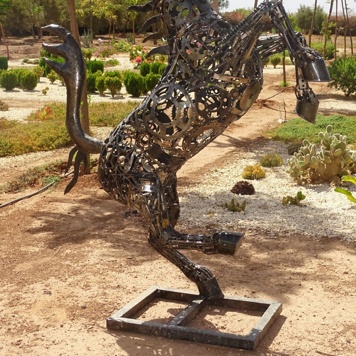 sculpture metal jardin,logo ferrari, ferrari logo, logo cheval, logo voiture cheval, logo cheval voiture, cheval ferrari, cheval cabré ferrari,Sculpture en metal , cheval de metal, cheval mécanique, cheval mecanique, tete de cheval, statue cheval extérieur, statue cheval jardin, sculpture animaux, tête de cheval, sculpture cheval, statue cheval, cheval cabré, statue cheval, cheval cabre, sculpture cheval, cheval de metal, decoration cheval, sculpture metal.
