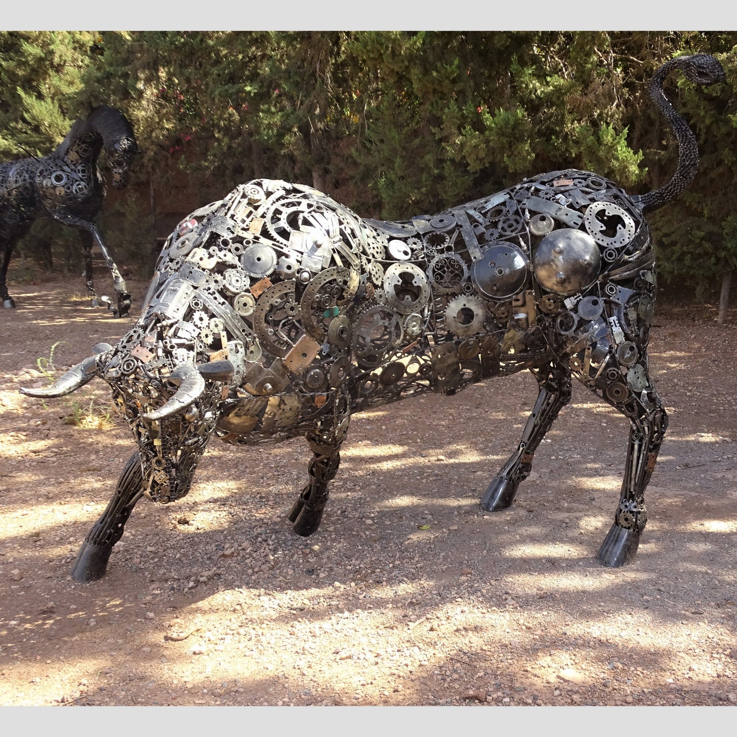 Sculpture en metal , sculpture taureau moderne, sculpture taureau, tete de taureau, logo lamborghini, taureau lamborghini, statue taureau, taureaux, taureau, tete de taureau, logo cheval, logo voiture cheval, logo cheval voiture, taureau sculpture, Sculpture en metal, sculpture metal jardin, decoration animaux, statue jardin, statue de jardin, statue exterieur, sculpture jardin, decoration animaux de la foret, decoration animaux.