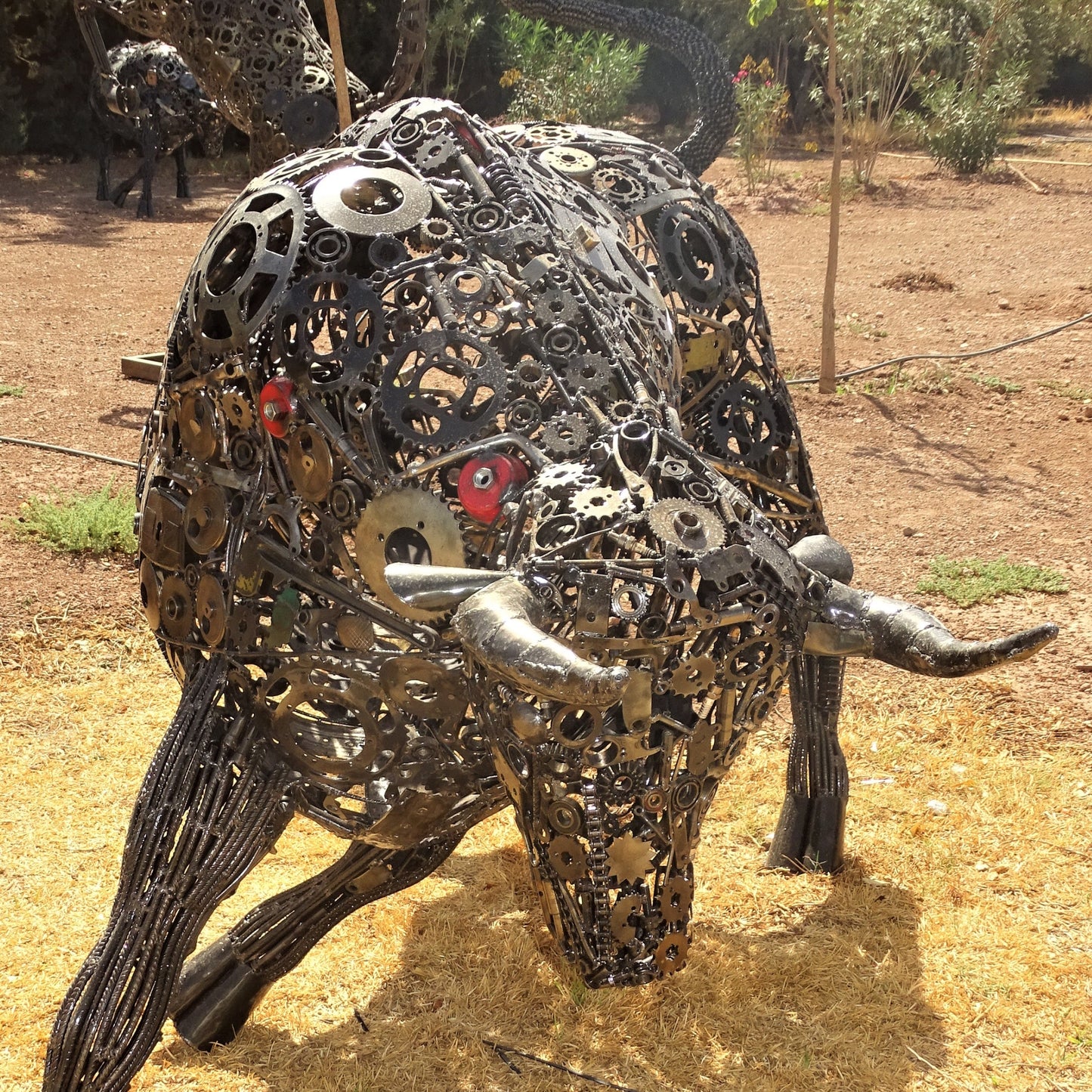 Sculpture en metal , sculpture taureau moderne, sculpture taureau, tete de taureau, logo lamborghini, taureau lamborghini, statue taureau, taureaux, taureau, tete de taureau, logo cheval, logo voiture cheval, logo cheval voiture, taureau sculpture, Sculpture en metal, sculpture metal jardin, decoration animaux, statue jardin, statue de jardin, statue exterieur, sculpture jardin, decoration animaux de la foret, decoration animaux.