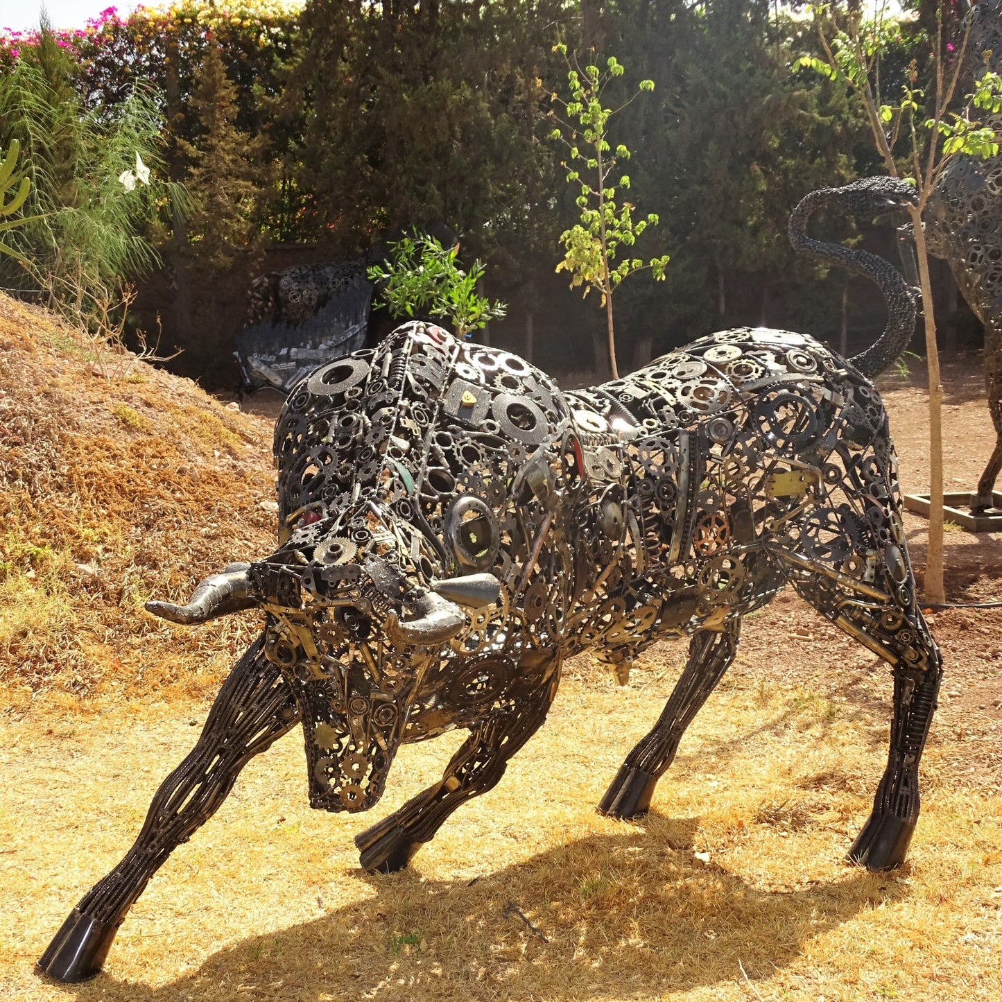 Sculpture en metal , sculpture taureau moderne, sculpture taureau, tete de taureau, logo lamborghini, taureau lamborghini, statue taureau, taureaux, taureau, tete de taureau, logo cheval, logo voiture cheval, logo cheval voiture, taureau sculpture, Sculpture en metal, sculpture metal jardin, decoration animaux, statue jardin, statue de jardin, statue exterieur, sculpture jardin, decoration animaux de la foret, decoration animaux.