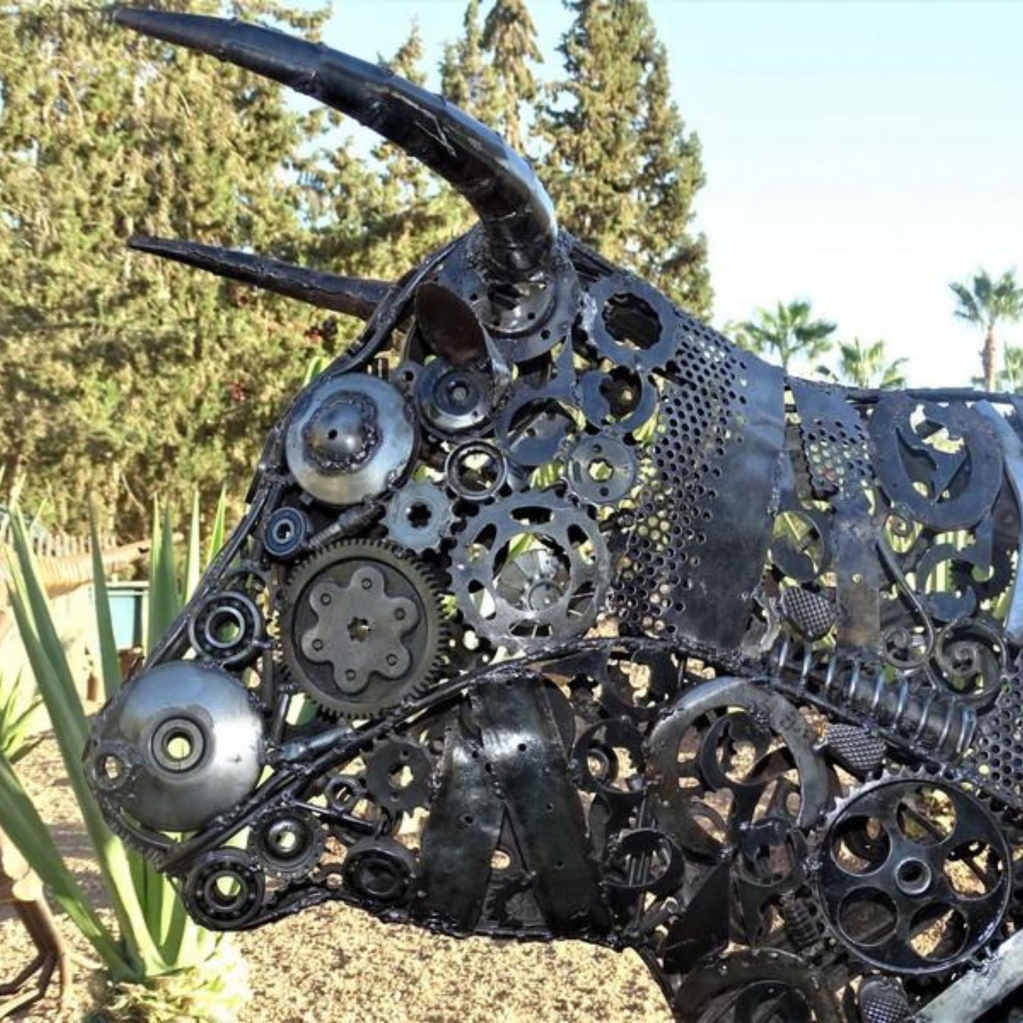 Sculpture en metal , sculpture taureau moderne, sculpture taureau, tete de taureau, logo lamborghini, taureau lamborghini, statue taureau, taureaux, taureau, tete de taureau, logo cheval, logo voiture cheval, logo cheval voiture, taureau sculpture, Sculpture en metal, sculpture metal jardin, decoration animaux, statue jardin, statue de jardin, statue exterieur, sculpture jardin, decoration animaux de la foret, decoration animaux.