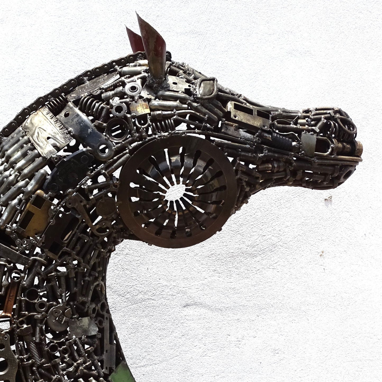 Sculpture en metal , cheval de metal, cheval mécanique, cheval mecanique, statue cheval extérieur, statue cheval jardin, sculpture animaux, sculpture cheval, cheval cabré, statue cheval, sculpture cheval, statue equestre, , cheval en bronze, decoration cheval, sculpture metal, deco jardin metal, deco jardin, décoration fer forgé extérieur, decoration exterieur, sculpture metal jardin, tête de cheval, figurine cheval, tete de cheval, tete cheval, statue cheval, demi pension cheval, demi cheval.