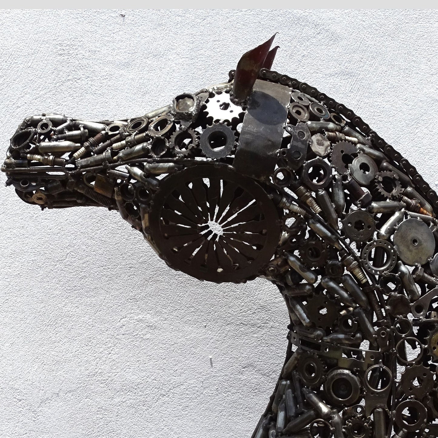 Sculpture en metal , cheval de metal, cheval mécanique, cheval mecanique, statue cheval extérieur, statue cheval jardin, sculpture animaux, sculpture cheval, cheval cabré, statue cheval, sculpture cheval, statue equestre, , cheval en bronze, decoration cheval, sculpture metal, deco jardin metal, deco jardin, décoration fer forgé extérieur, decoration exterieur, sculpture metal jardin, tête de cheval, figurine cheval, tete de cheval, tete cheval, statue cheval, demi pension cheval, demi cheval.