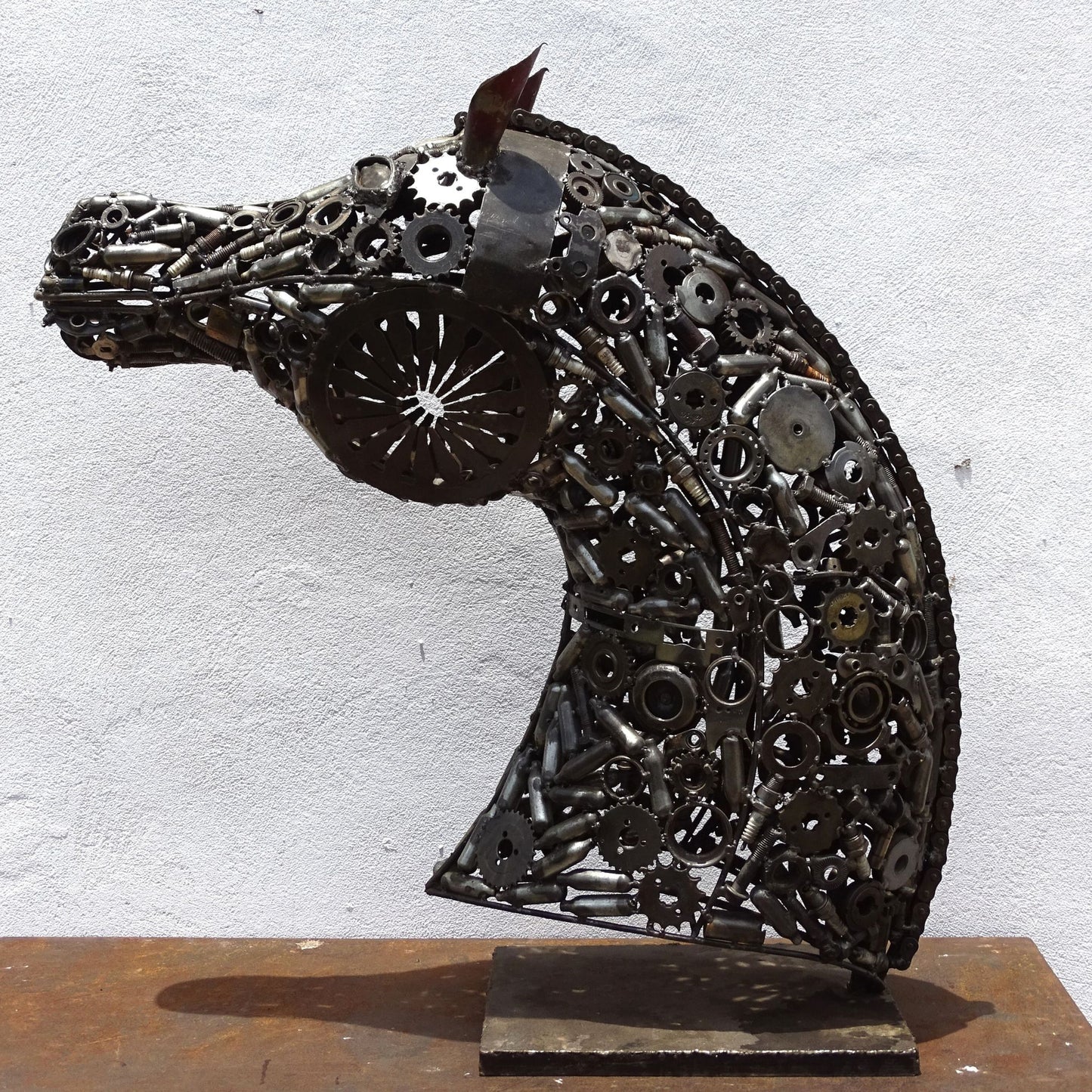 Sculpture en metal , cheval de metal, cheval mécanique, cheval mecanique, statue cheval extérieur, statue cheval jardin, sculpture animaux, sculpture cheval, cheval cabré, statue cheval, sculpture cheval, statue equestre, , cheval en bronze, decoration cheval, sculpture metal, deco jardin metal, deco jardin, décoration fer forgé extérieur, decoration exterieur, sculpture metal jardin, tête de cheval, figurine cheval, tete de cheval, tete cheval, statue cheval, demi pension cheval, demi cheval.