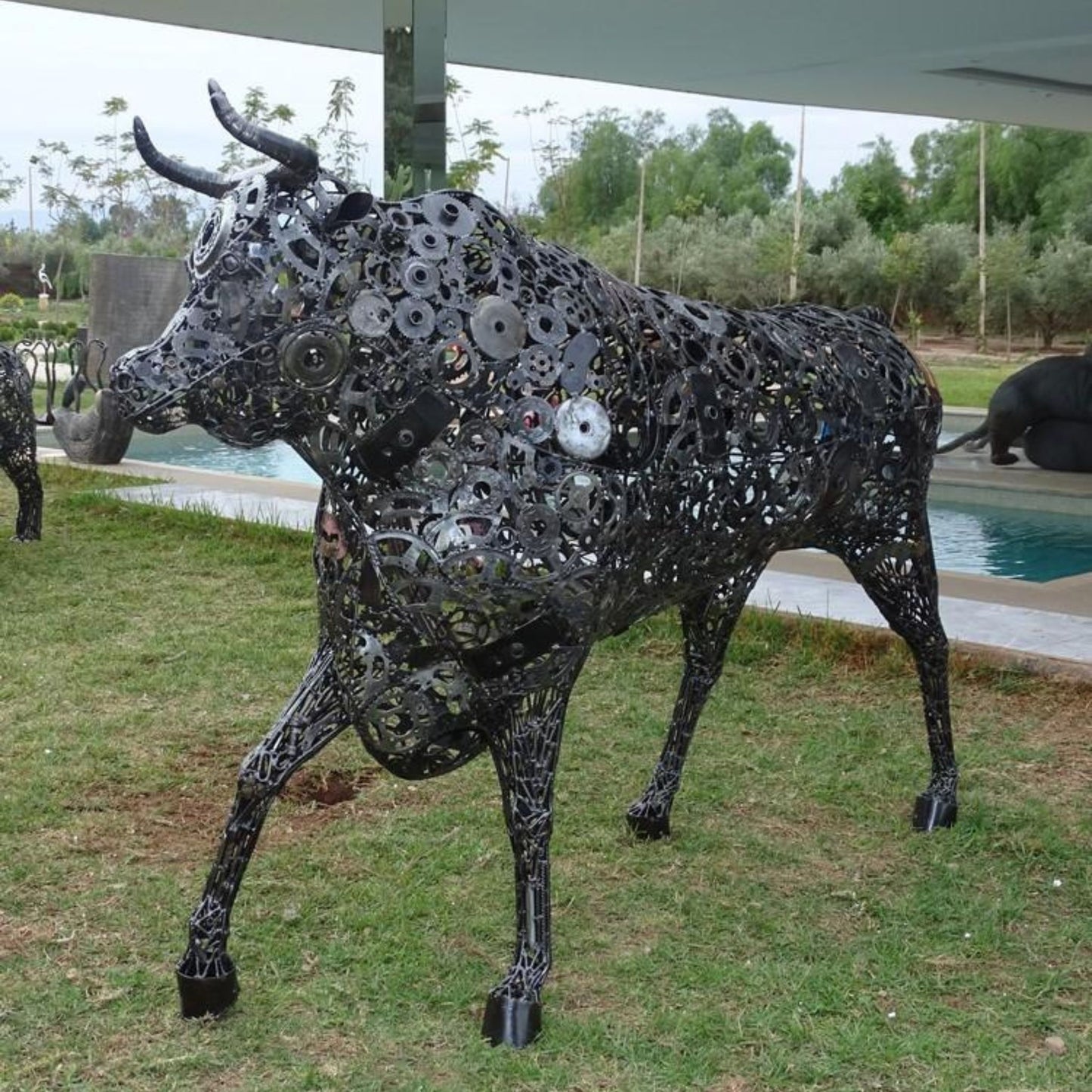 Sculpture en metal , sculpture taureau moderne, sculpture taureau, tete de taureau, logo lamborghini, taureau lamborghini, statue taureau, taureaux, taureau, tete de taureau, logo cheval, logo voiture cheval, logo cheval voiture, taureau sculpture, Sculpture en metal, sculpture metal jardin, decoration animaux, statue jardin, statue de jardin, statue exterieur, sculpture jardin, decoration animaux de la foret, decoration animaux.