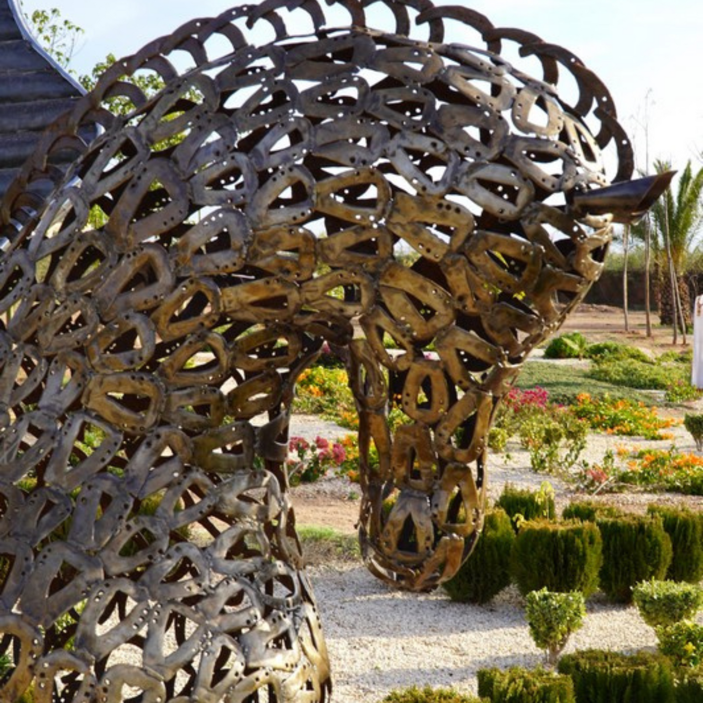 cheval pégase, cheval de metal, cheval mécanique, cheval mecanique, tete de cheval, statue cheval extérieur, statue cheval jardin, sculpture animaux, tête de cheval, sculpture cheval, statue cheval, cheval cabré, statue cheval, cheval cabre, statue equestre, , cheval en bronze, decoration cheval, sculpture metal, deco jardin metal, deco jardin, décoration fer forgé extérieur, decoration exterieur, sculpture metal jardin, pégase cheval, cheval ailé, sculpture métal recyclé.