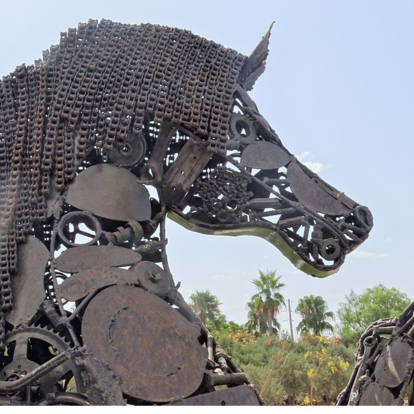 cheval de metal, cheval mécanique, cheval mecanique, tete de cheval, statue cheval extérieur, statue cheval jardin, sculpture animaux, tête de cheval, sculpture cheval, statue cheval, cheval cabré, statue cheval, cheval cabre, statue equestre, , cheval en bronze, decoration cheval, sculpture metal, deco jardin metal, deco jardin, décoration fer forgé extérieur, decoration exterieur, sculpture metal jardin,cheval pégase, pégase cheval, cheval ailé, sculpture métal recyclé.
