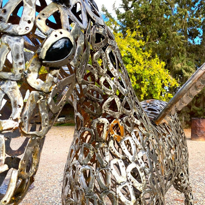 Sculpture “Cheval Pégase au Trot” en Fers à Cheval