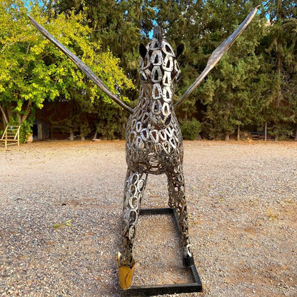 Sculpture “Cheval Pégase au Trot” en Fers à Cheval