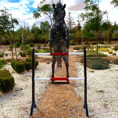Sculpture "Cheval Saut d’Obstacle" en Métal Recyclé