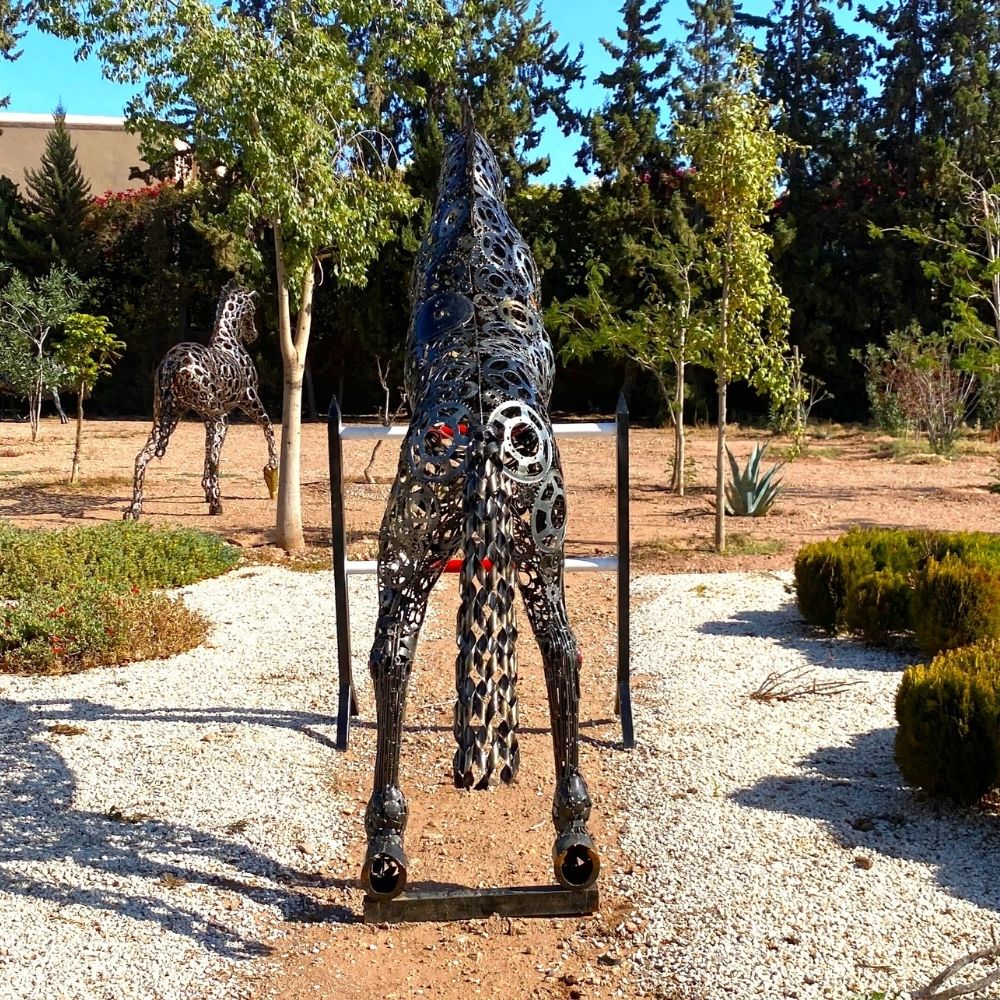 Sculpture "Cheval Saut d’Obstacle" en Métal Recyclé