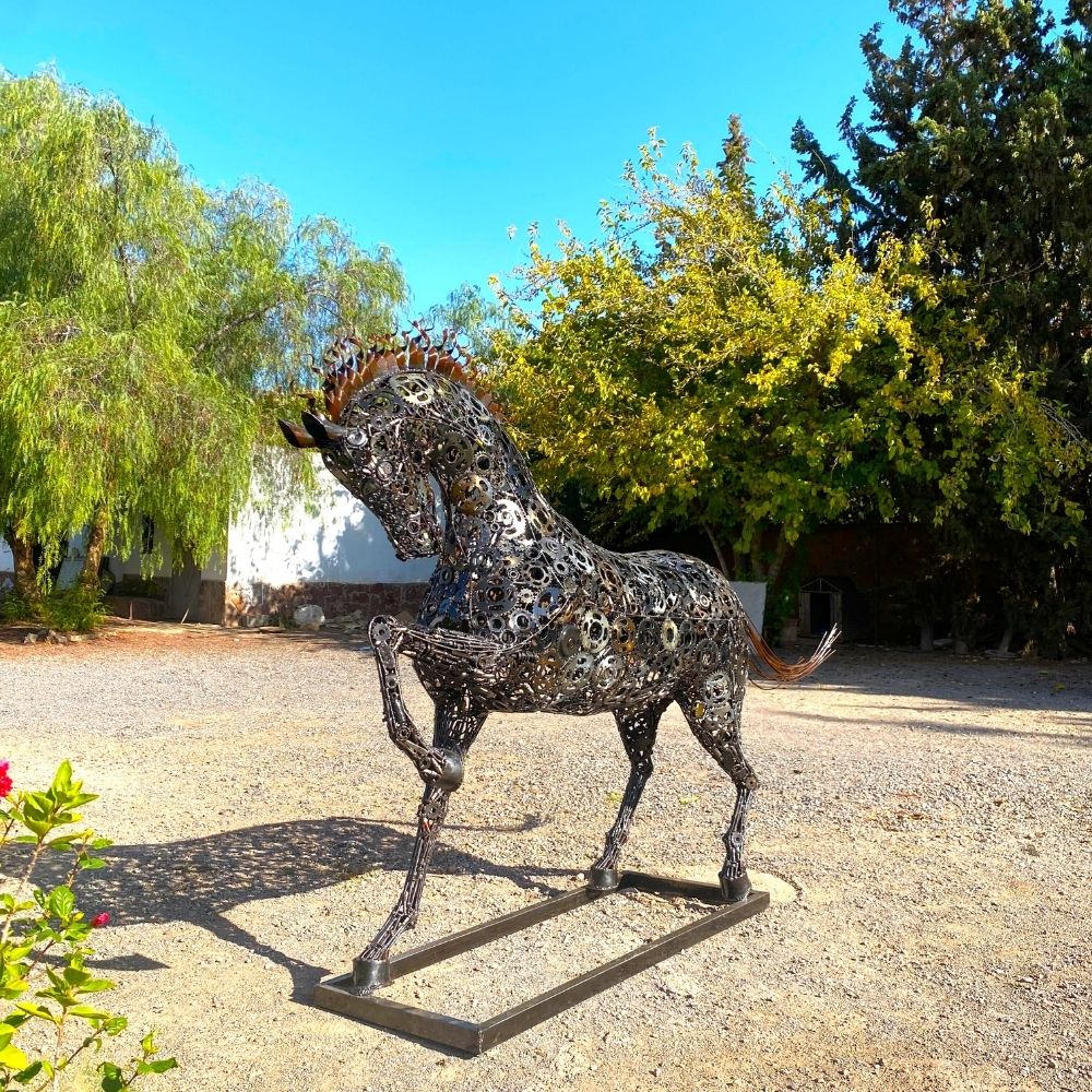 Sculpture “Cheval au Trot” en Métal Recyclé