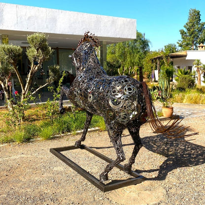 Sculpture “Cheval au Trot” en Métal Recyclé