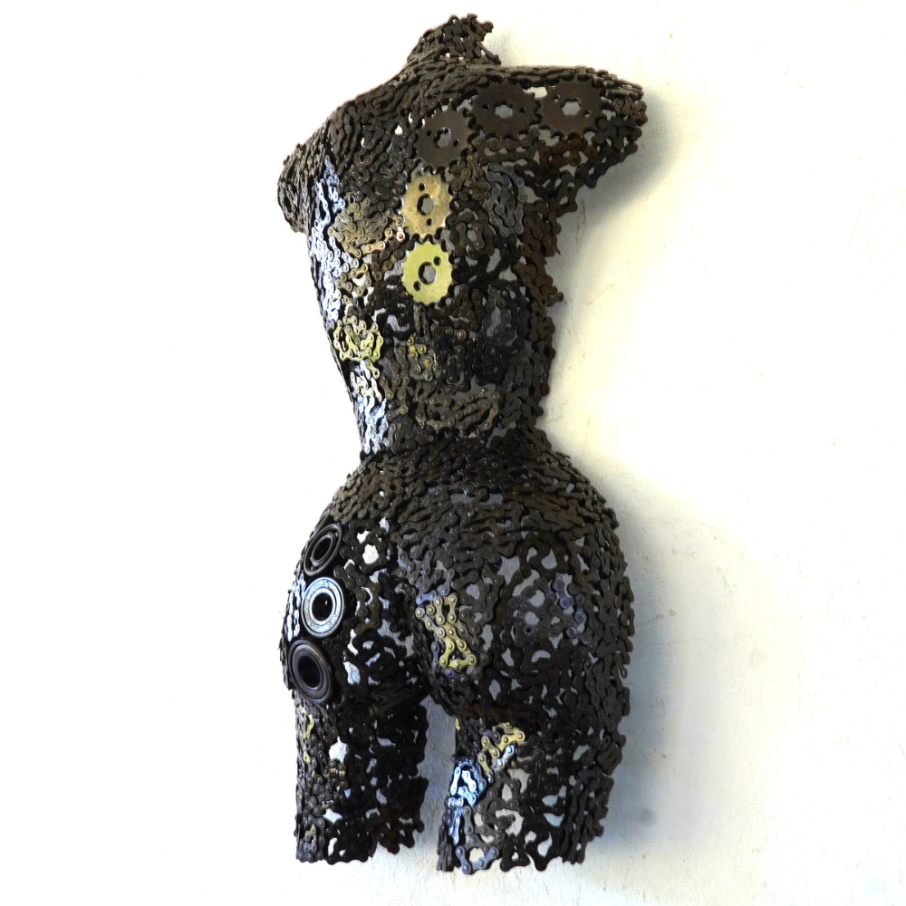 Buste sculpture femme en métal recyclé | sculpture artisanale décorative | 77 × 43 × 18 cm | pièce de caractère | installation simple