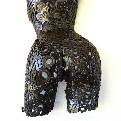 Buste sculpture femme en métal recyclé | sculpture artisanale décorative | 77 × 43 × 18 cm | pièce de caractère | installation simple