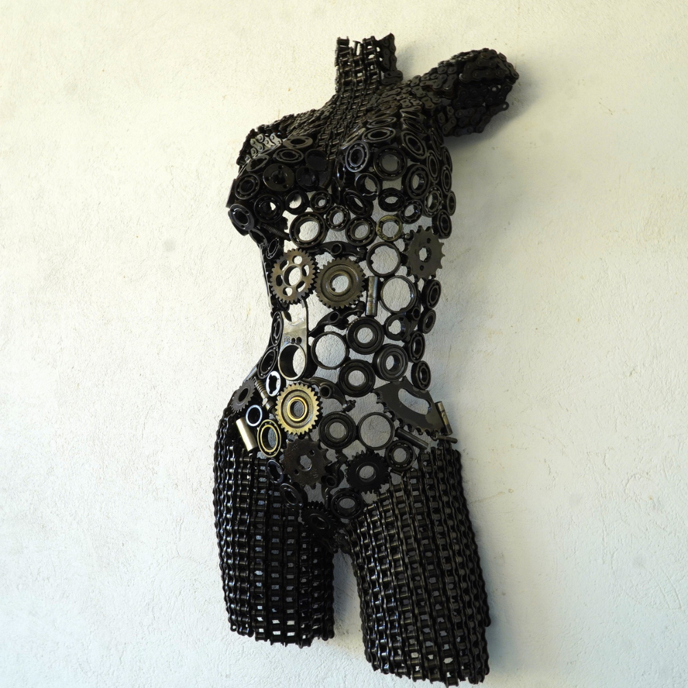 Buste sculpture femme en métal recyclé | sculpture artisanale décorative | 79 × 43 × 21 cm | pièce unique écoresponsable | installation simple